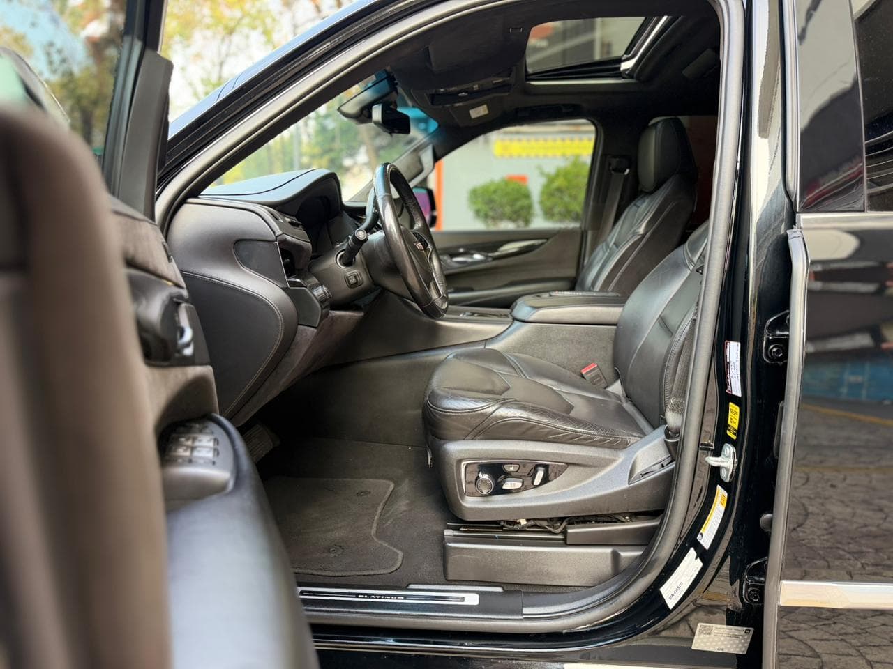 CADILLAC ESCALDE ESV AWD PLATINUM 2019 — foto 15