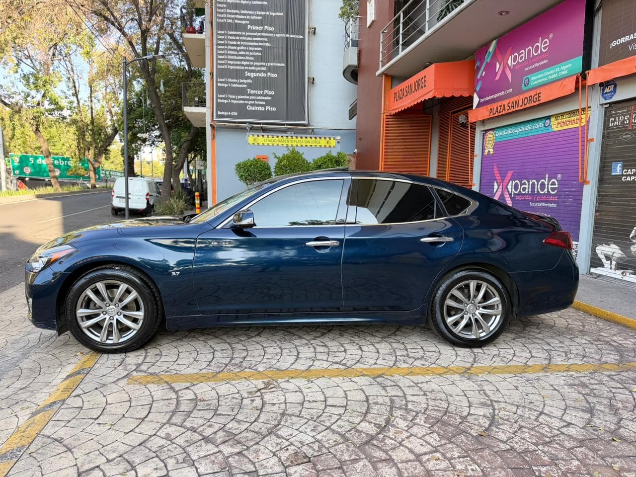 INFINITI Q70 SEDUCTION 2018 — foto 4