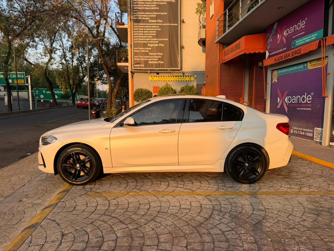 BMW 120iA 2021 M SPORT SEDAN — foto 4