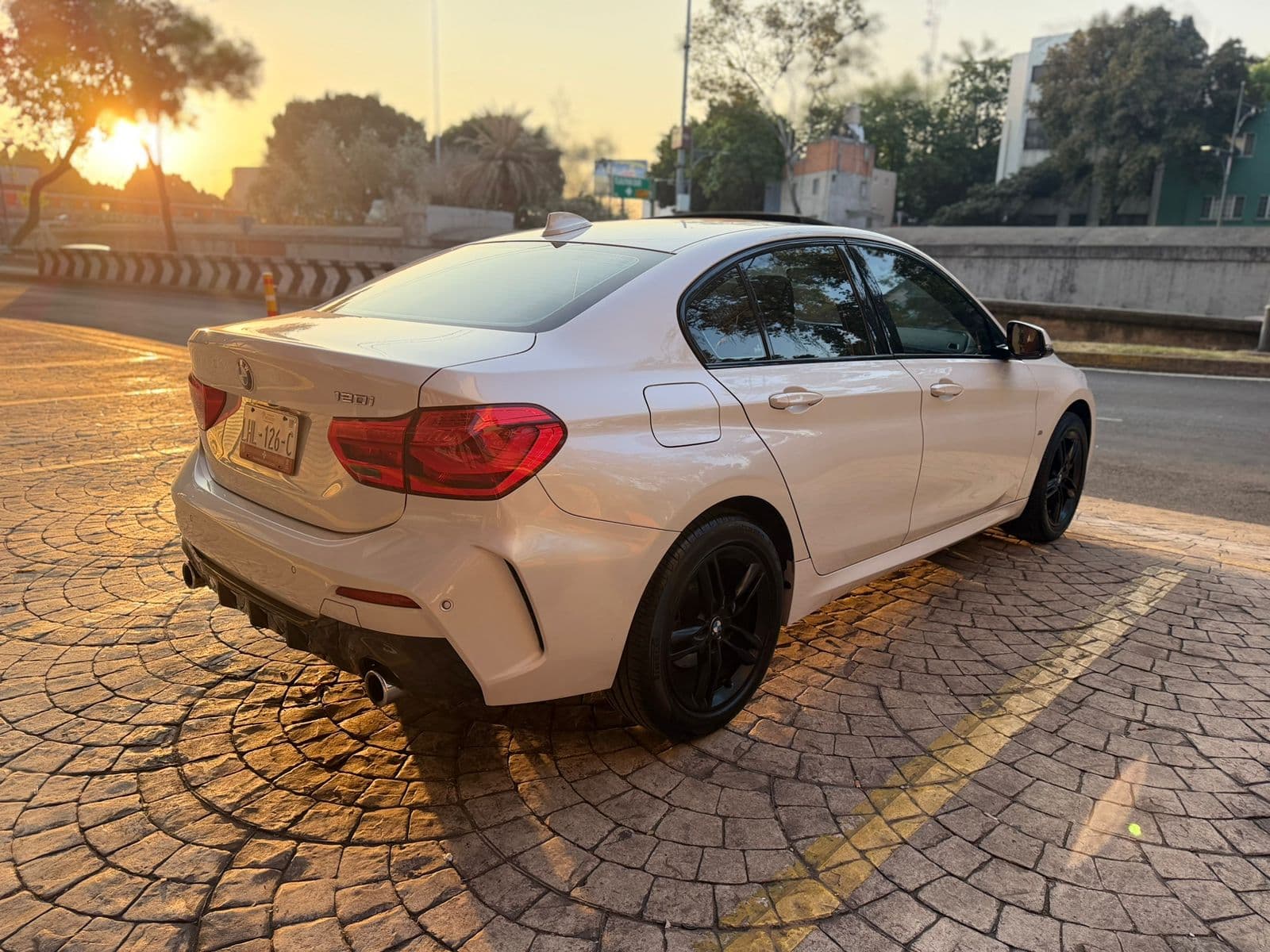 BMW 120iA 2021 M SPORT SEDAN — foto 6