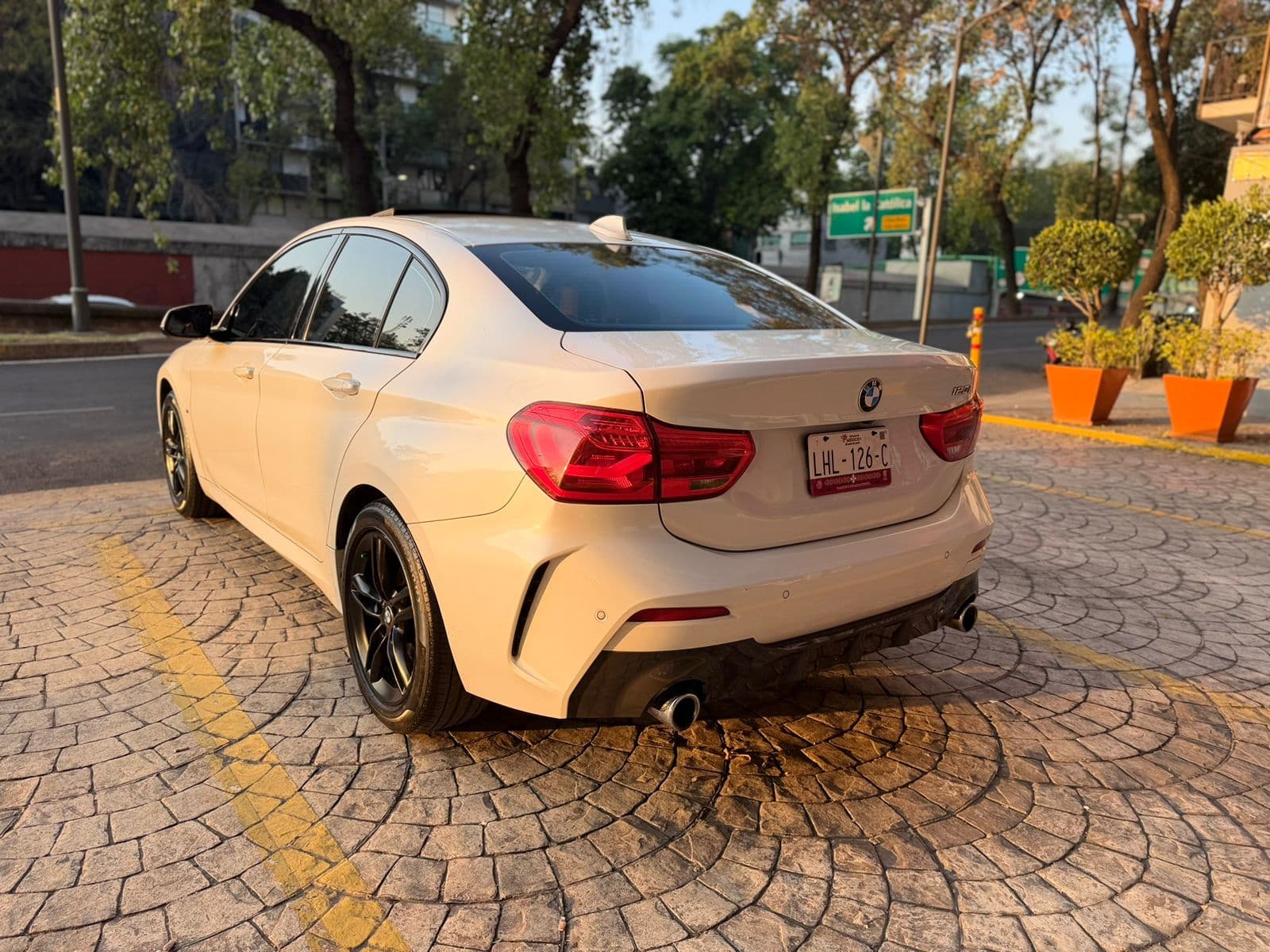 BMW 120iA 2021 M SPORT SEDAN — foto 7