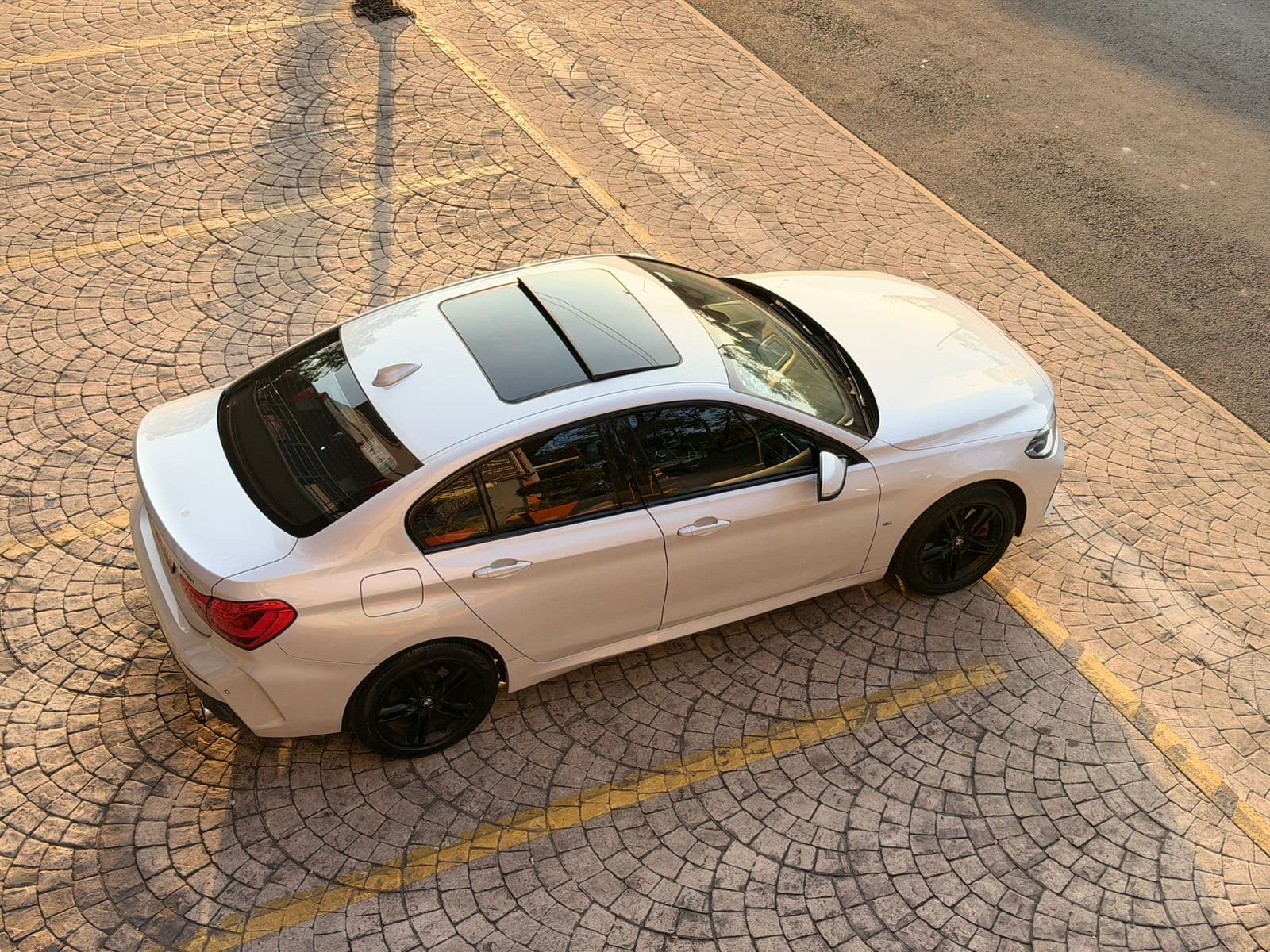 BMW 120iA 2021 M SPORT SEDAN — foto 30