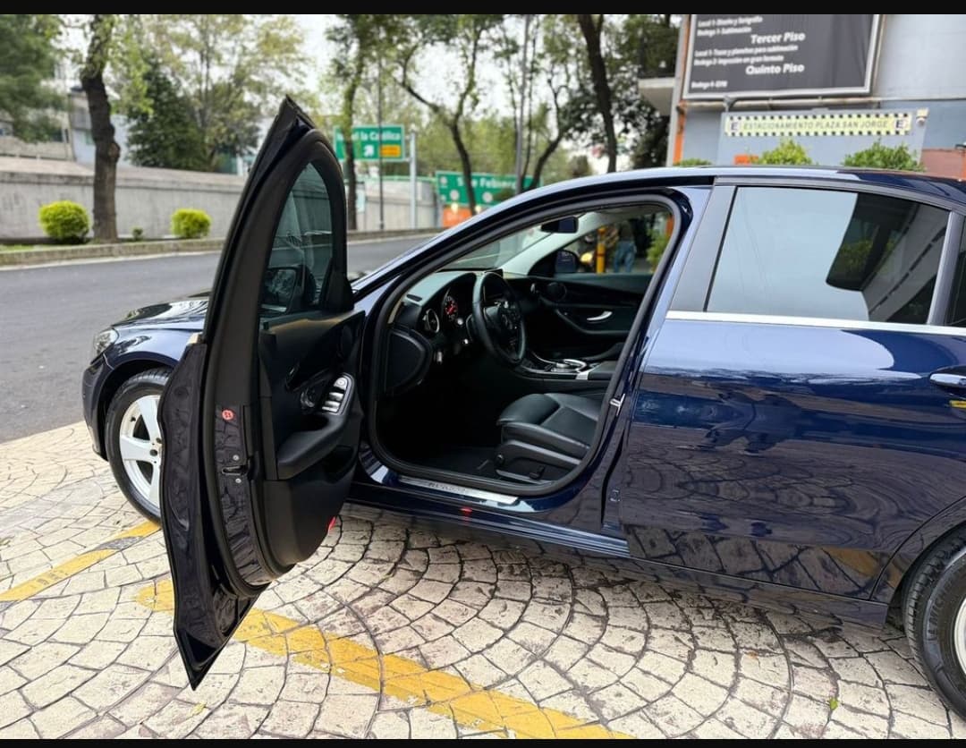 MERCEDES BENZ C 180 CGI 2018 — foto 3