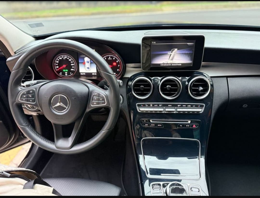 MERCEDES BENZ C 180 CGI 2018 — foto 4