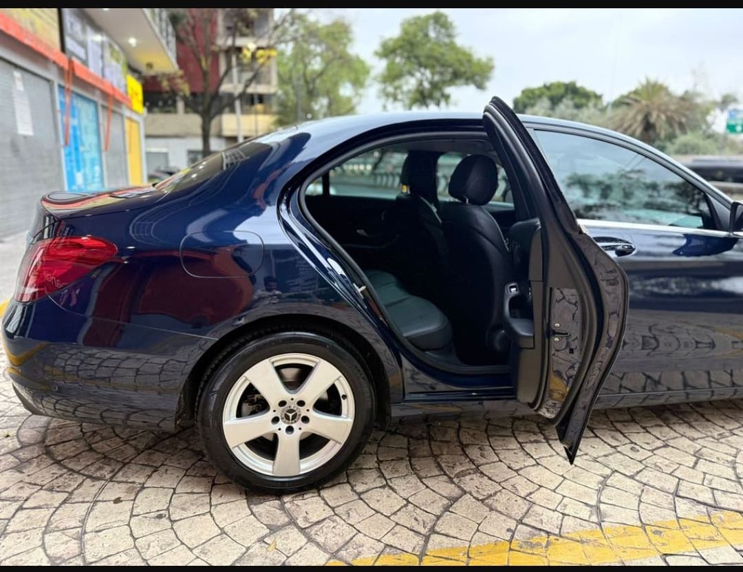 MERCEDES BENZ C 180 CGI 2018 — foto 23