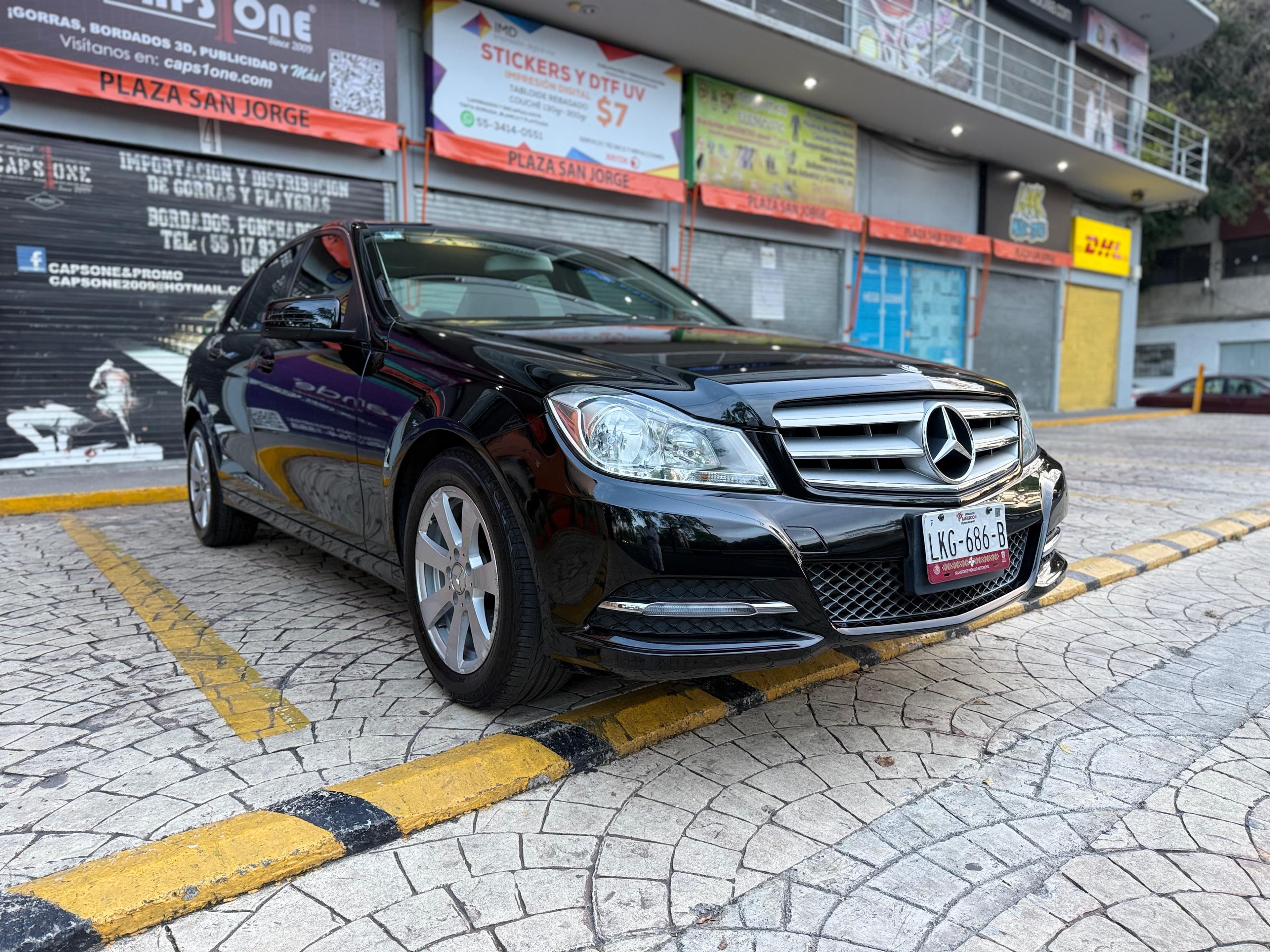 MERCEDES BENZ C180 2013 — foto 2