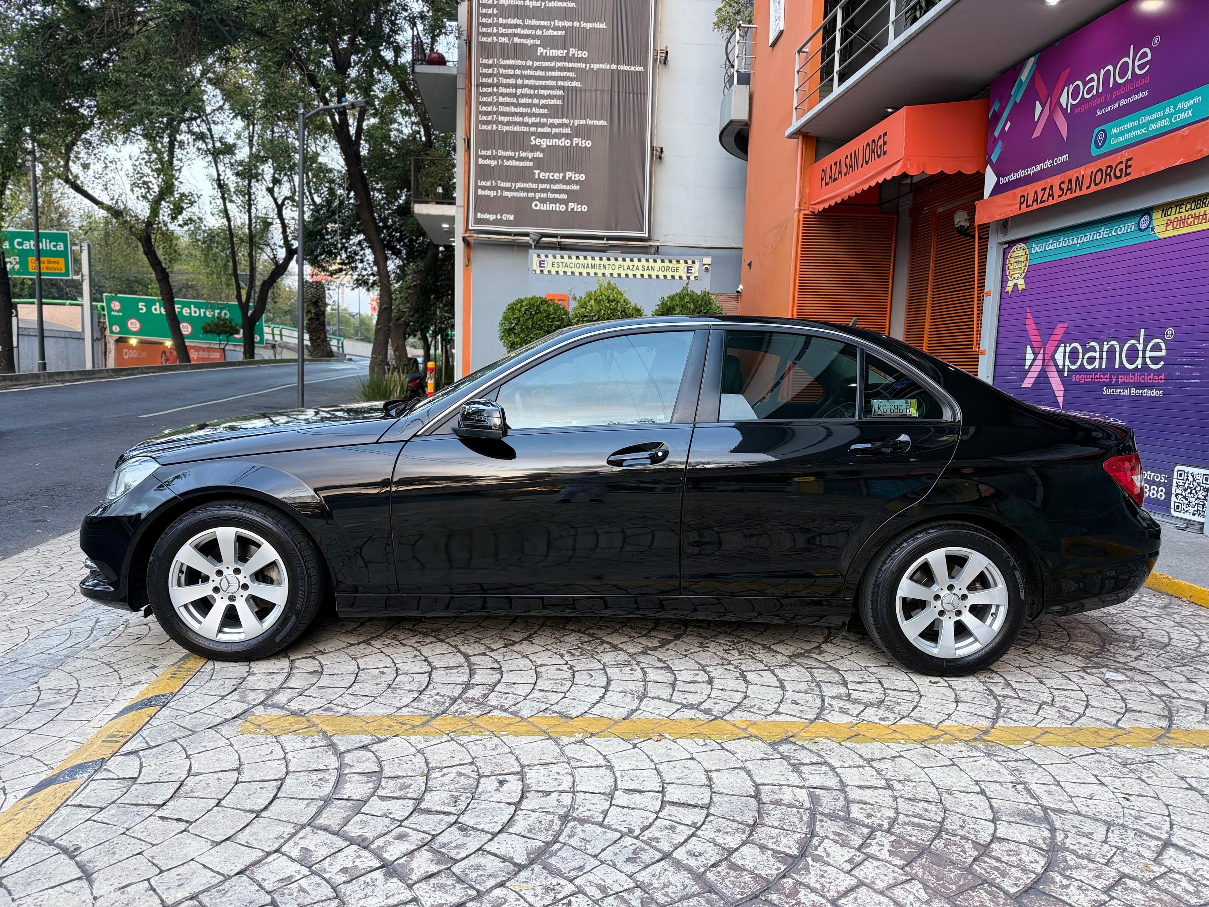 MERCEDES BENZ C180 2013 — foto 4