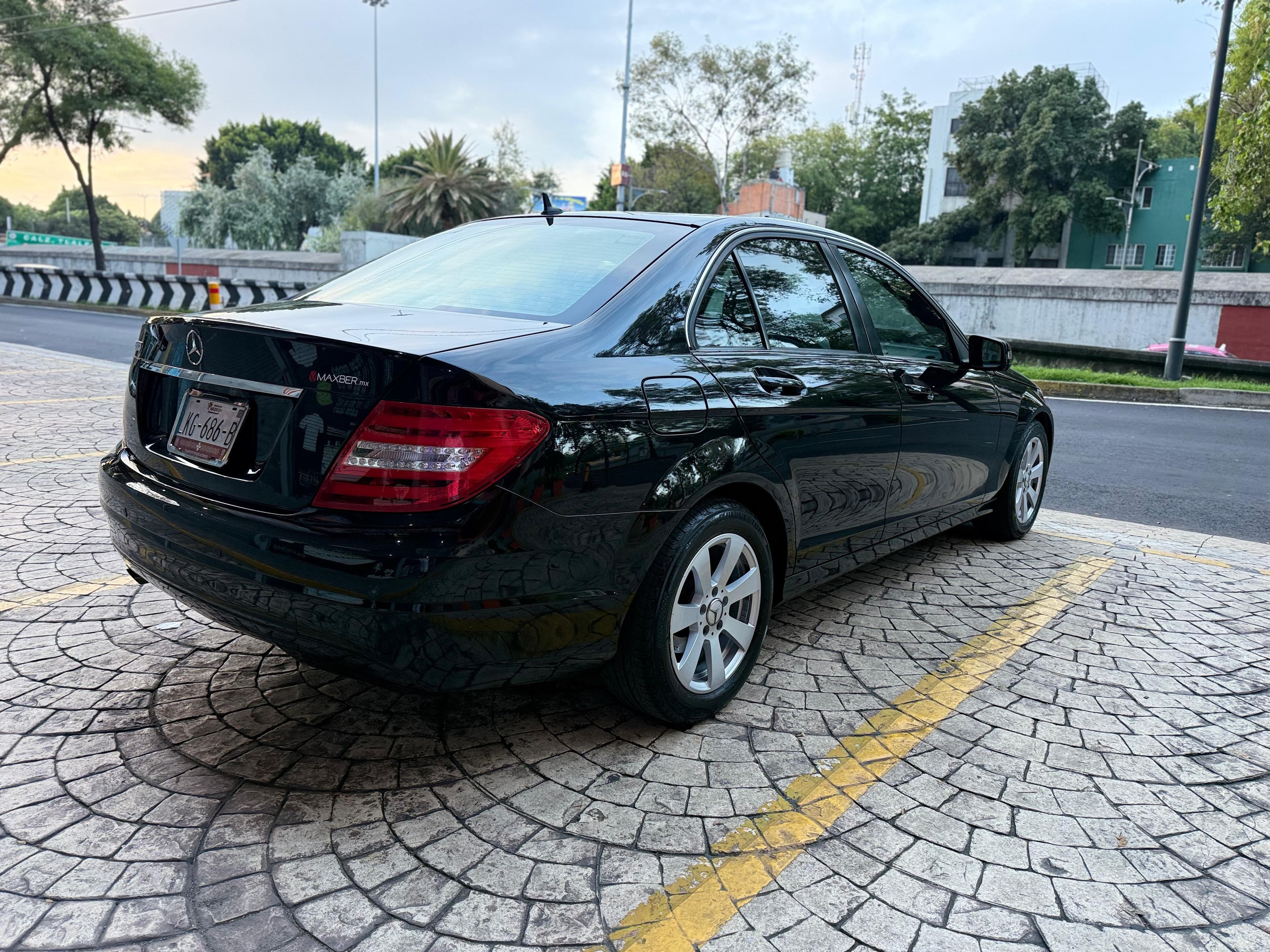 MERCEDES BENZ C180 2013 — foto 6