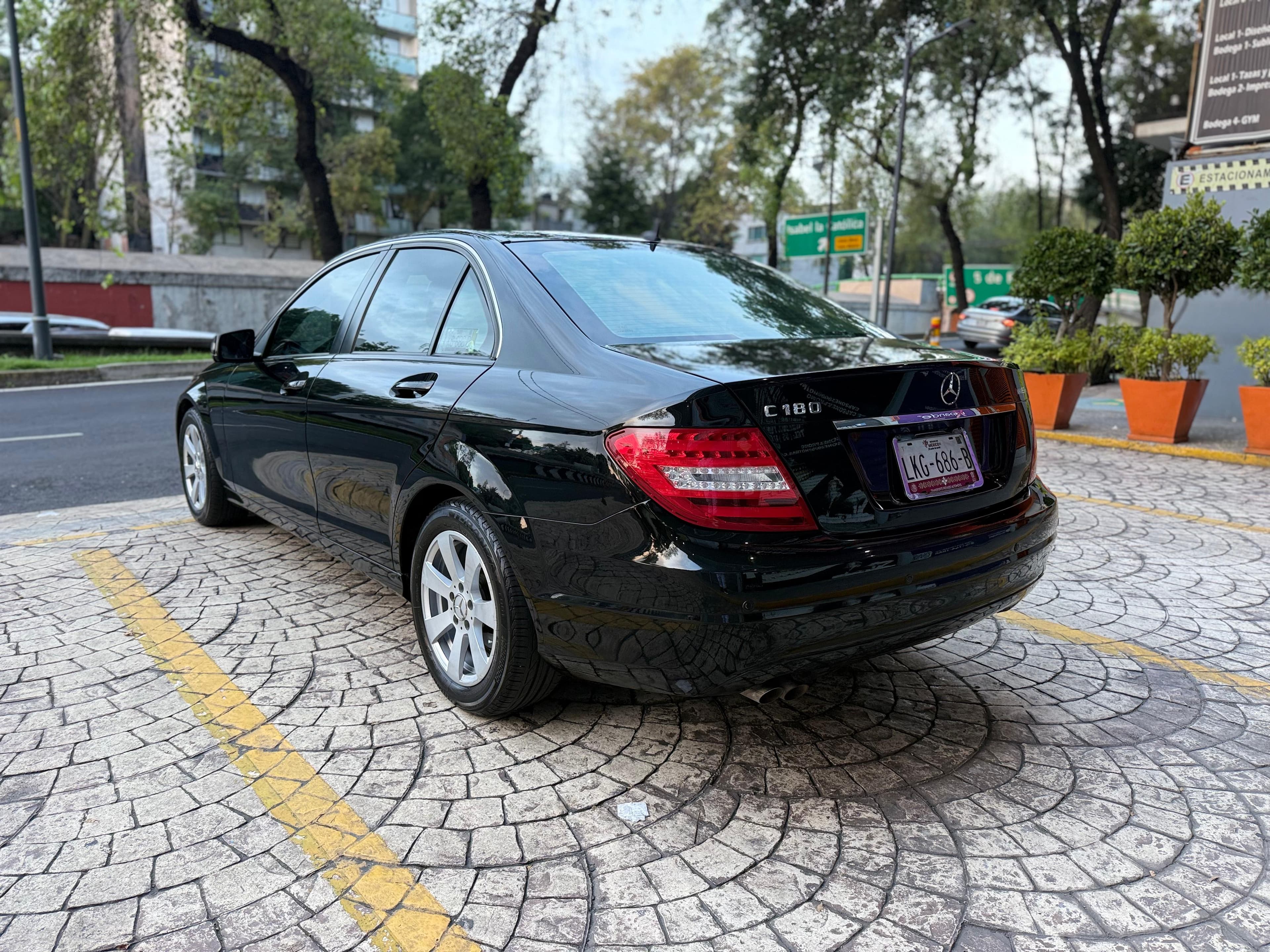 MERCEDES BENZ C180 2013 — foto 7