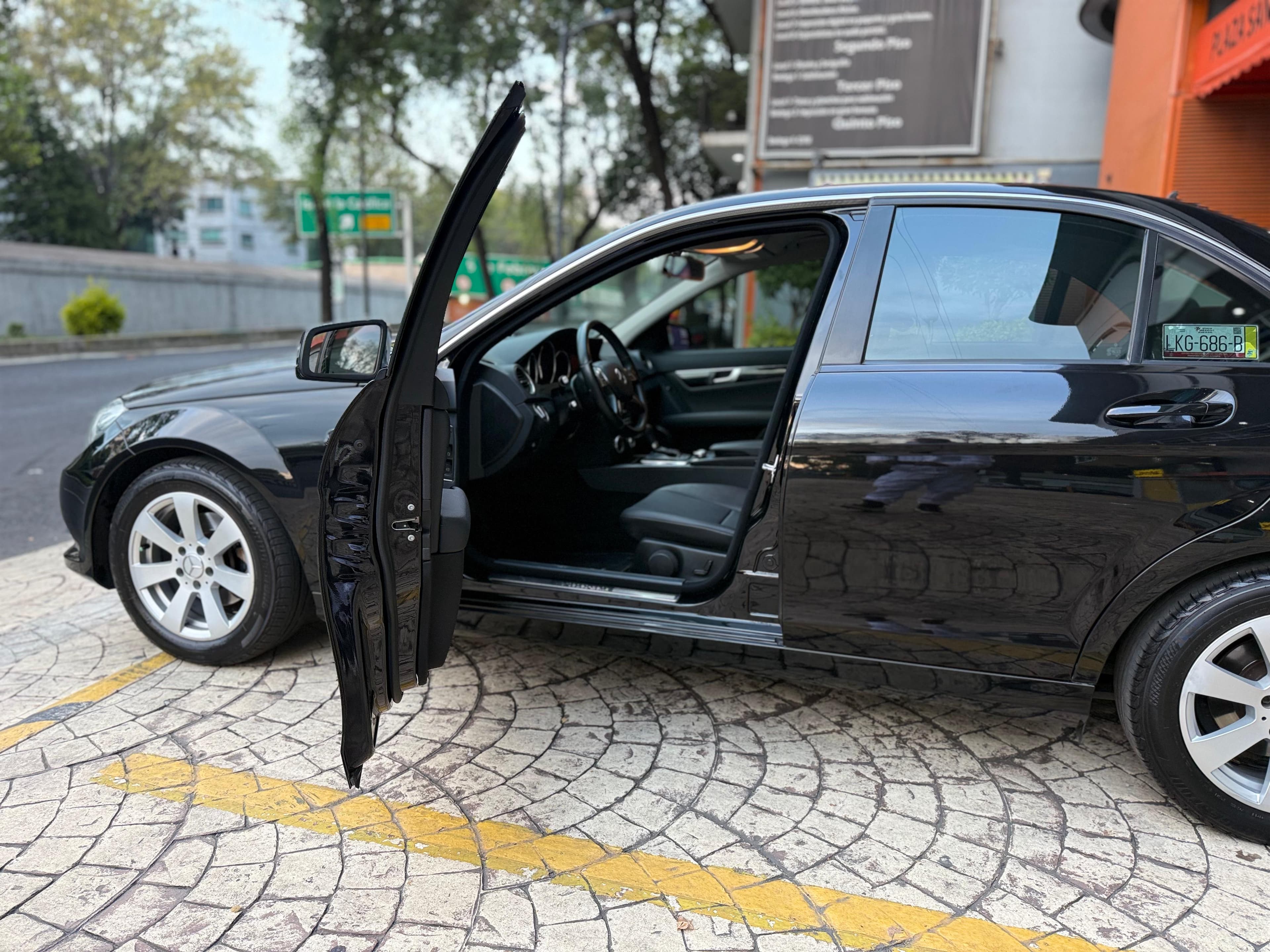 MERCEDES BENZ C180 2013 — foto 14