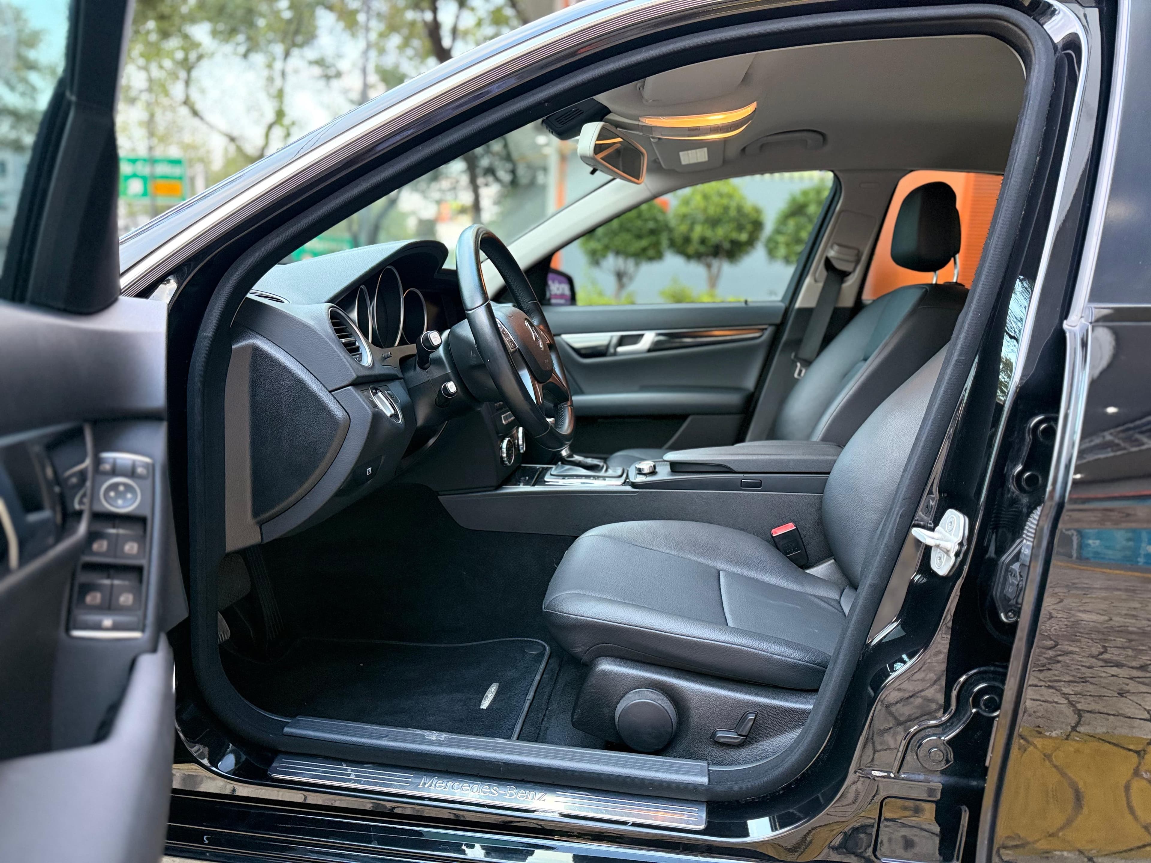 MERCEDES BENZ C180 2013 — foto 15