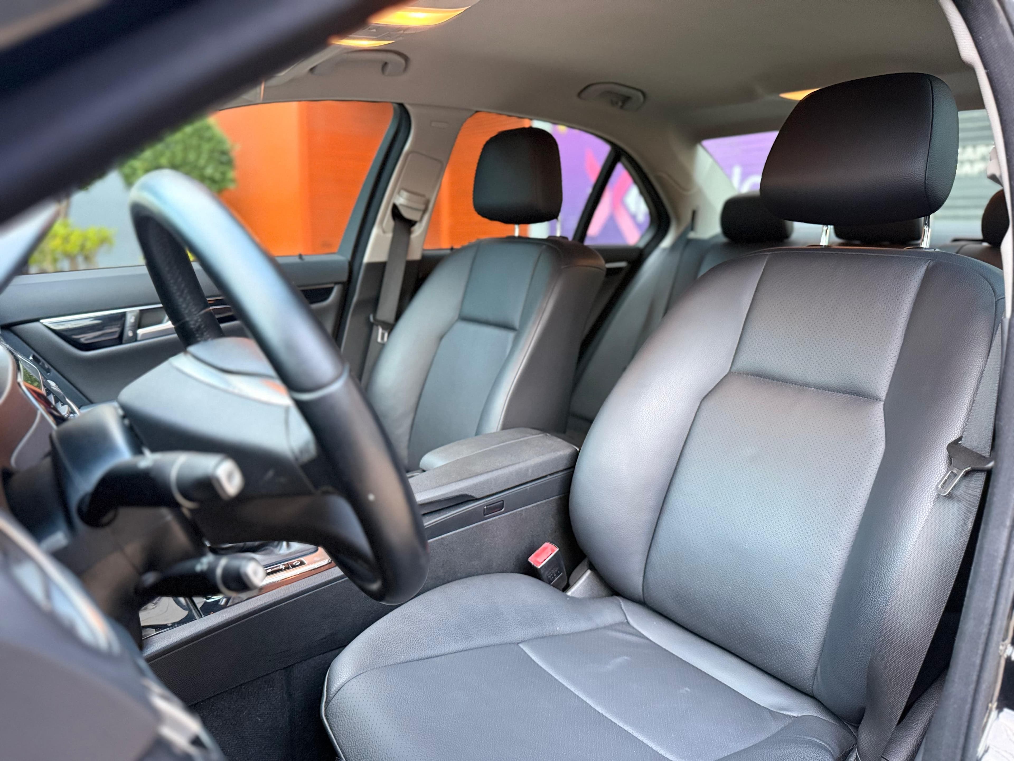 MERCEDES BENZ C180 2013 — foto 17