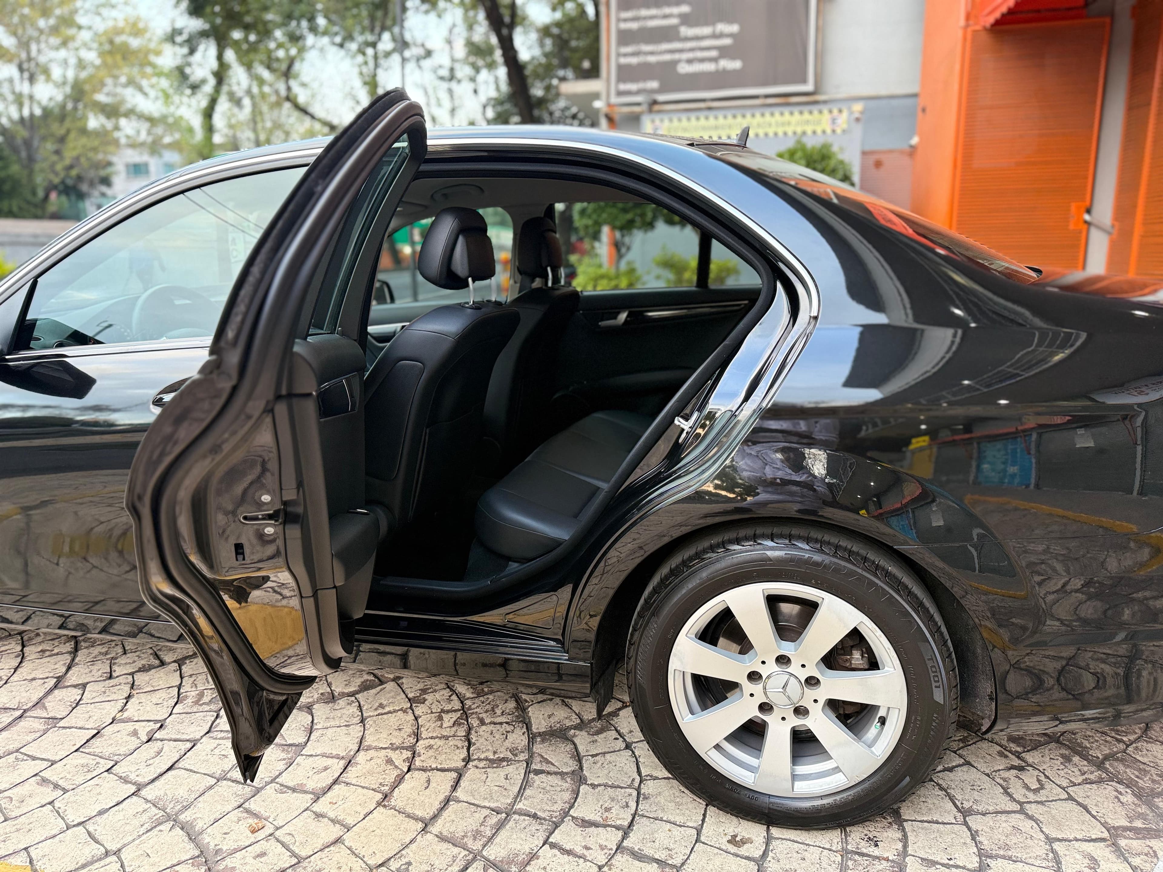 MERCEDES BENZ C180 2013 — foto 18