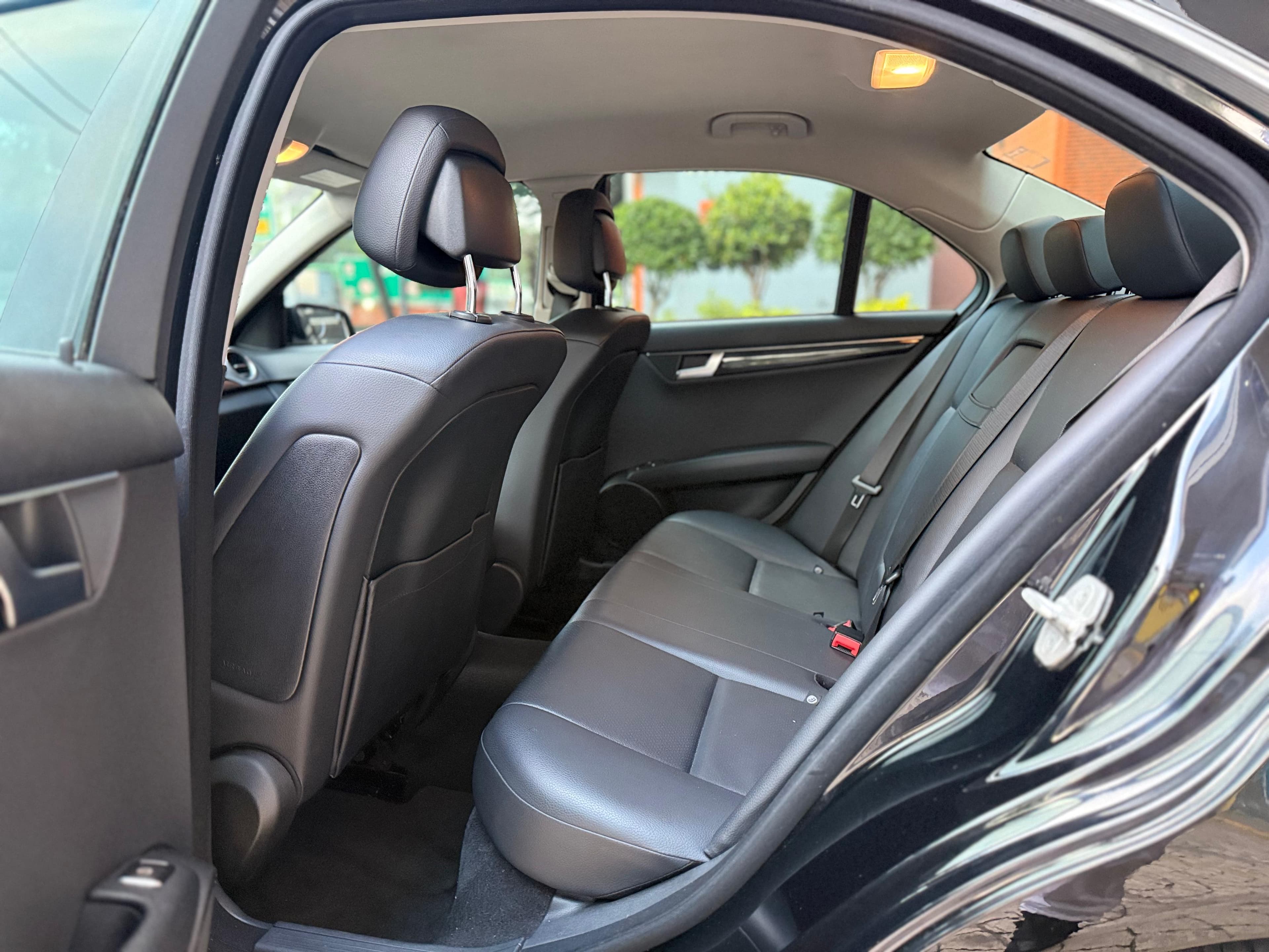 MERCEDES BENZ C180 2013 — foto 19