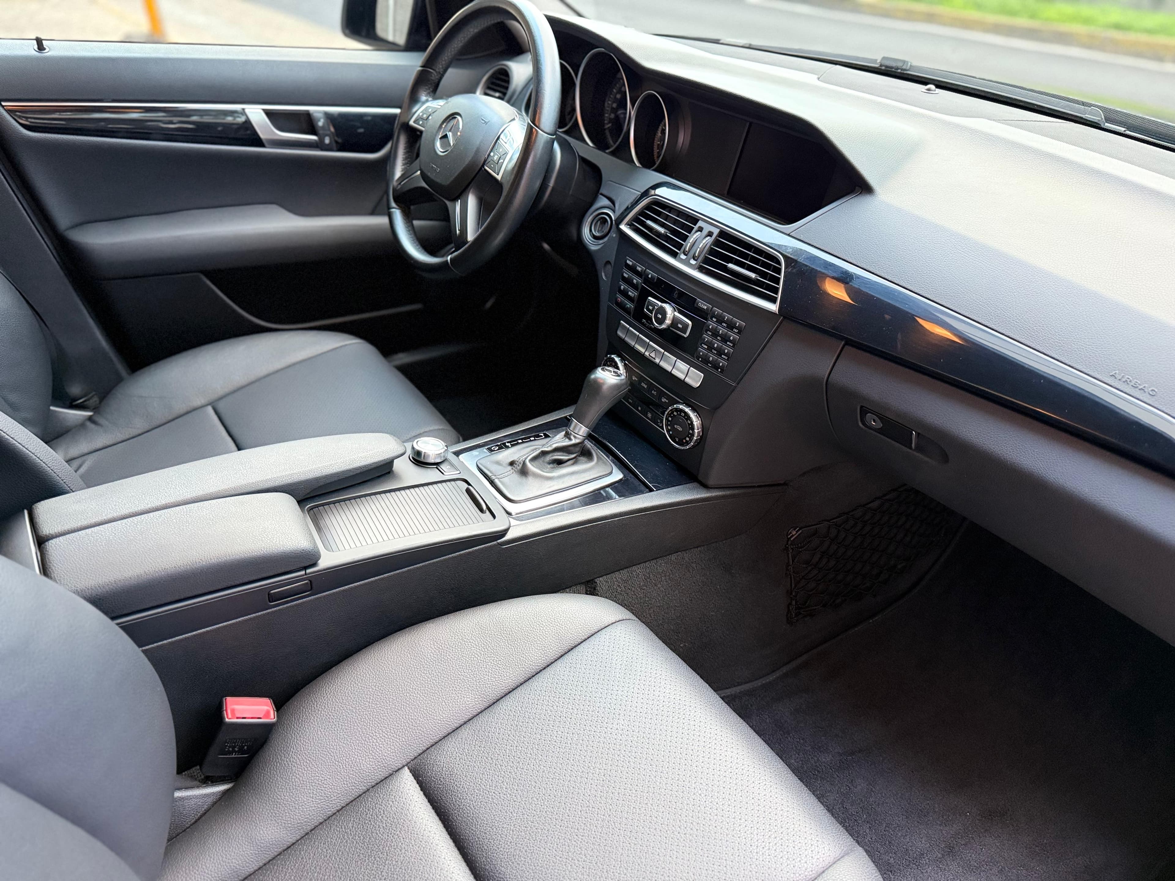 MERCEDES BENZ C180 2013 — foto 22