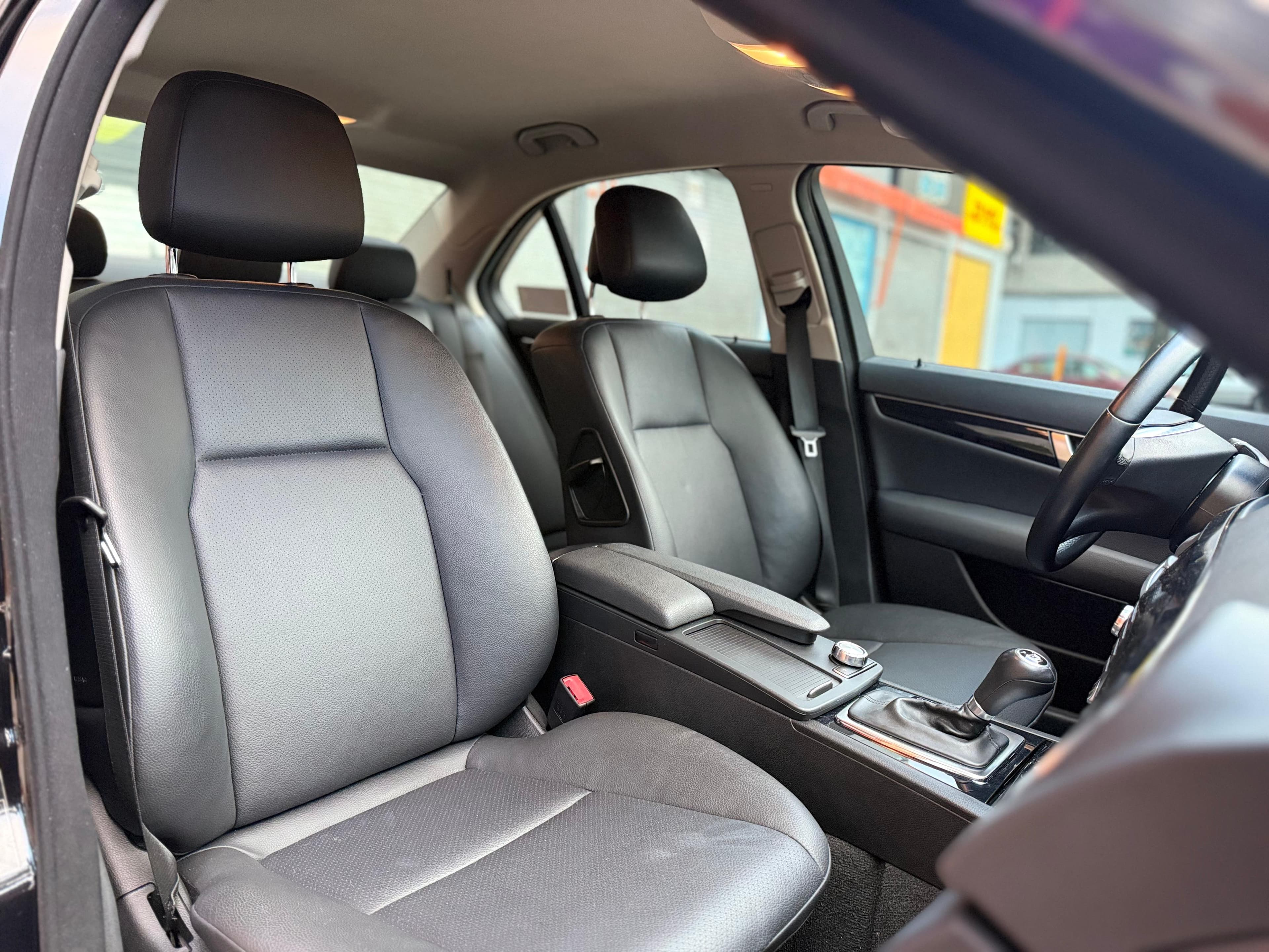 MERCEDES BENZ C180 2013 — foto 23