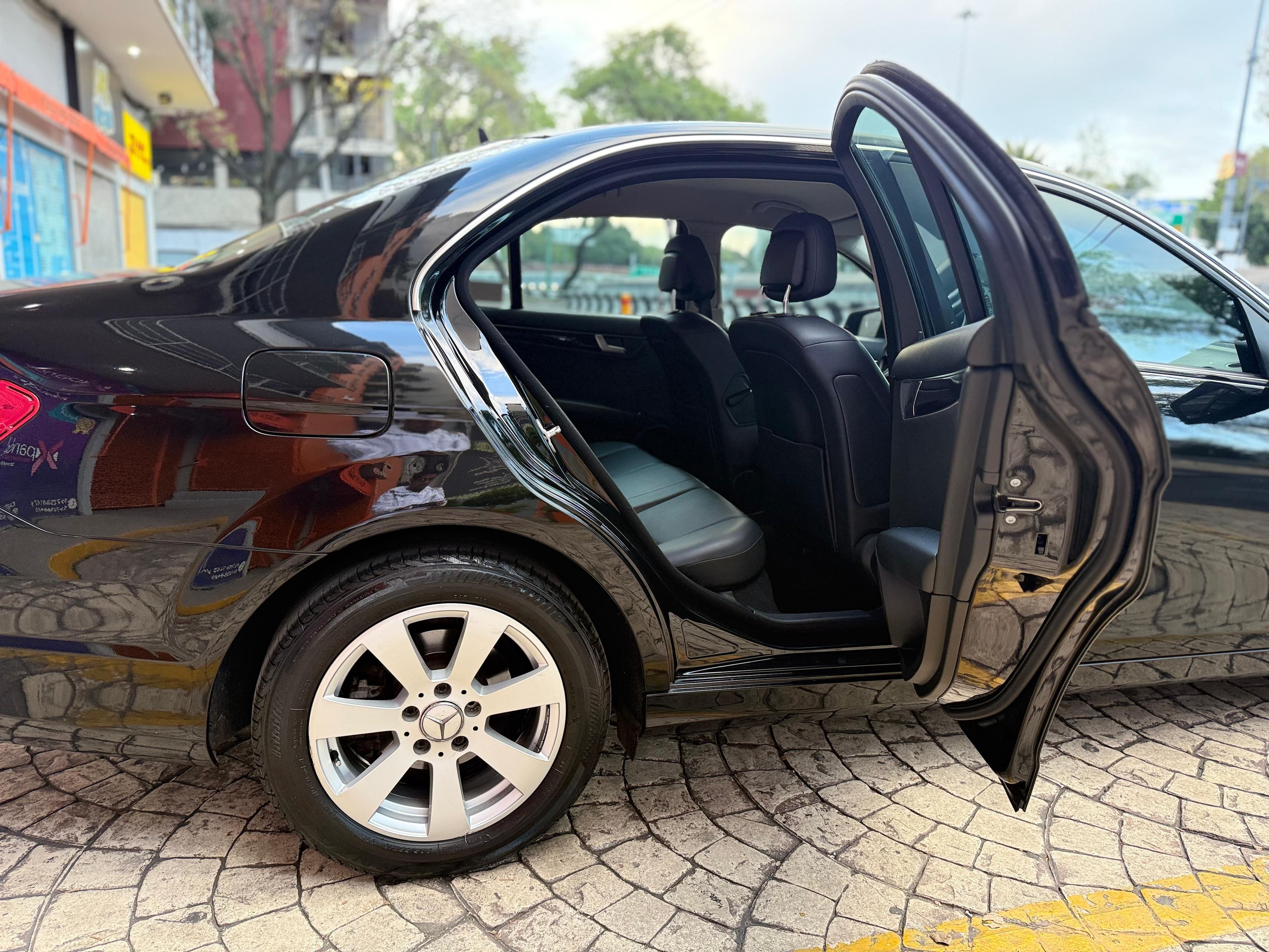 MERCEDES BENZ C180 2013 — foto 25