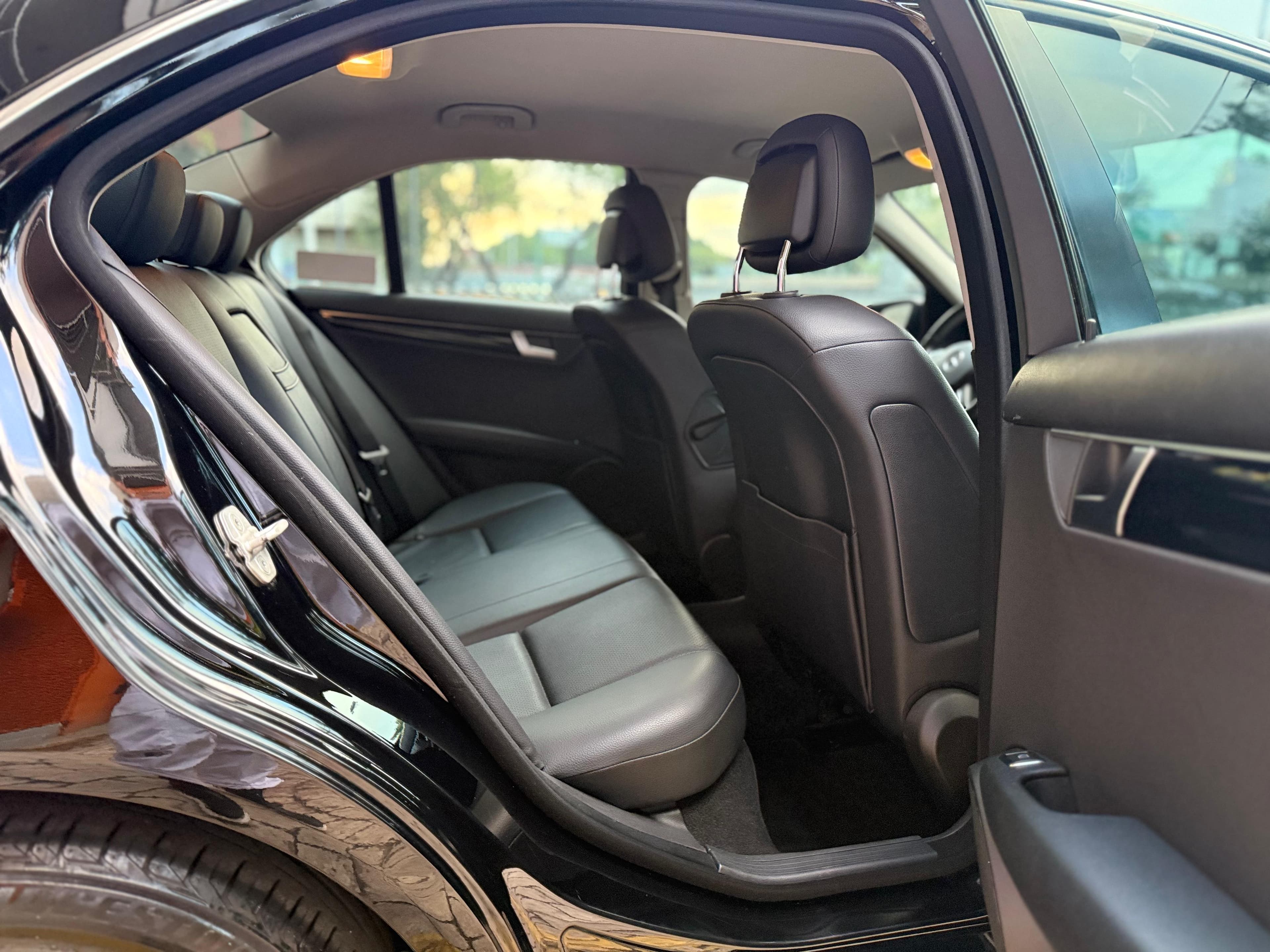 MERCEDES BENZ C180 2013 — foto 26