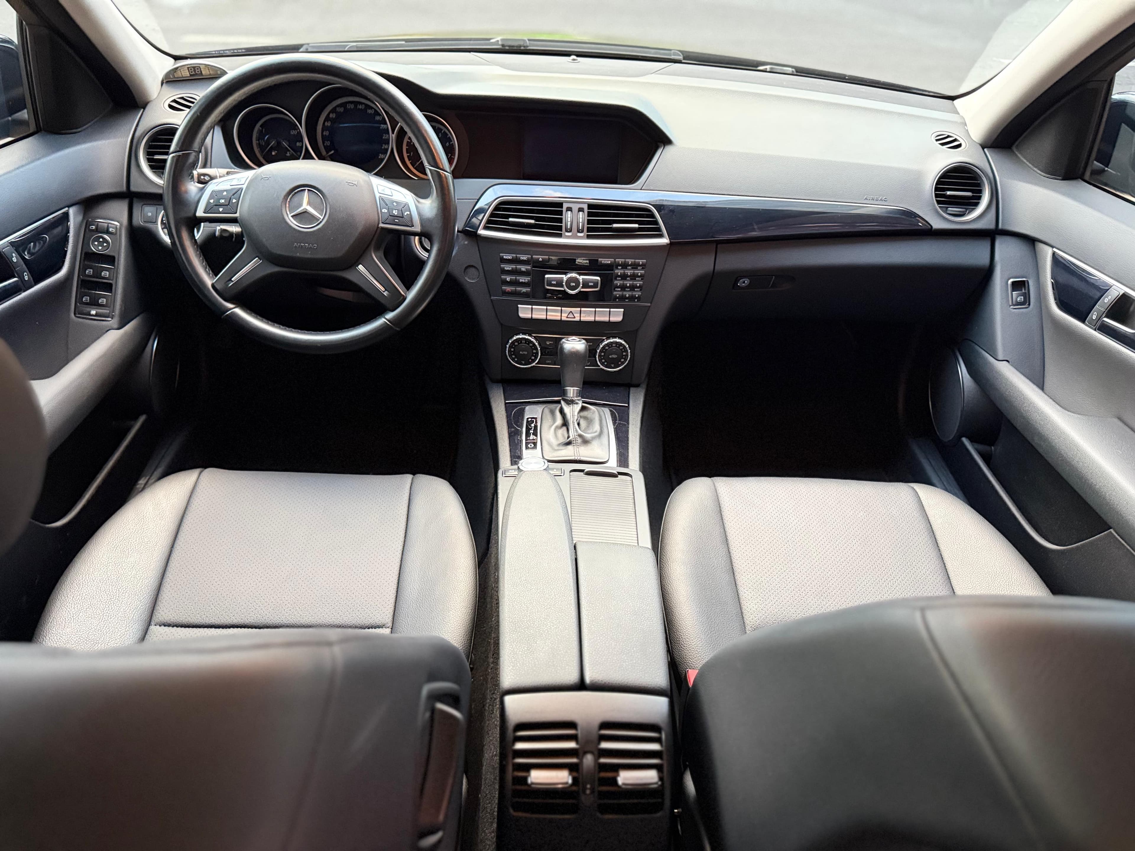 MERCEDES BENZ C180 2013 — foto 27