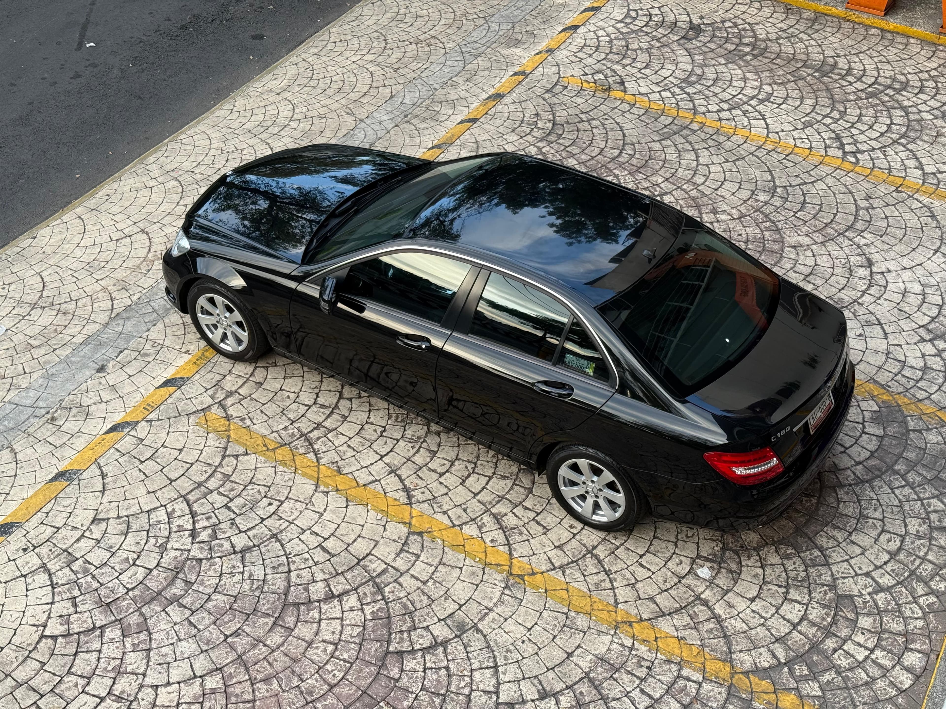 MERCEDES BENZ C180 2013 — foto 31