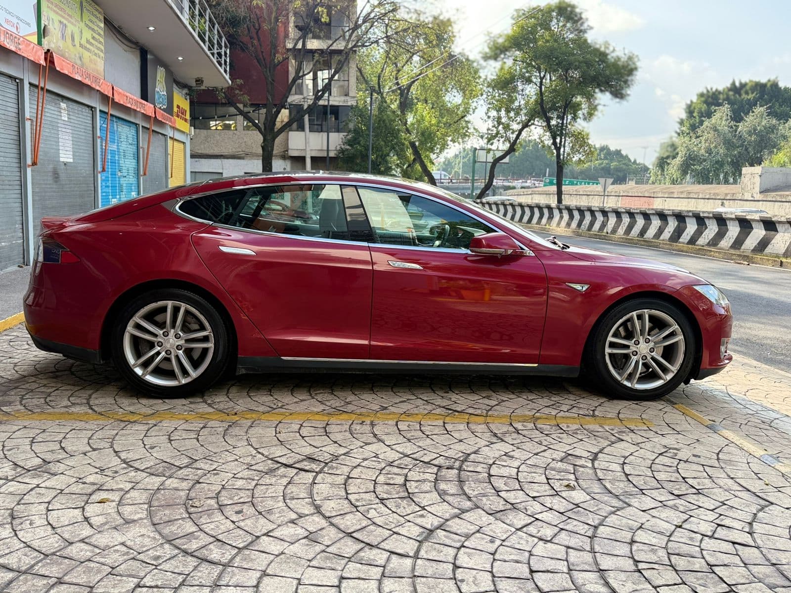 TESLA MODEL S 85D 2015 — foto 5