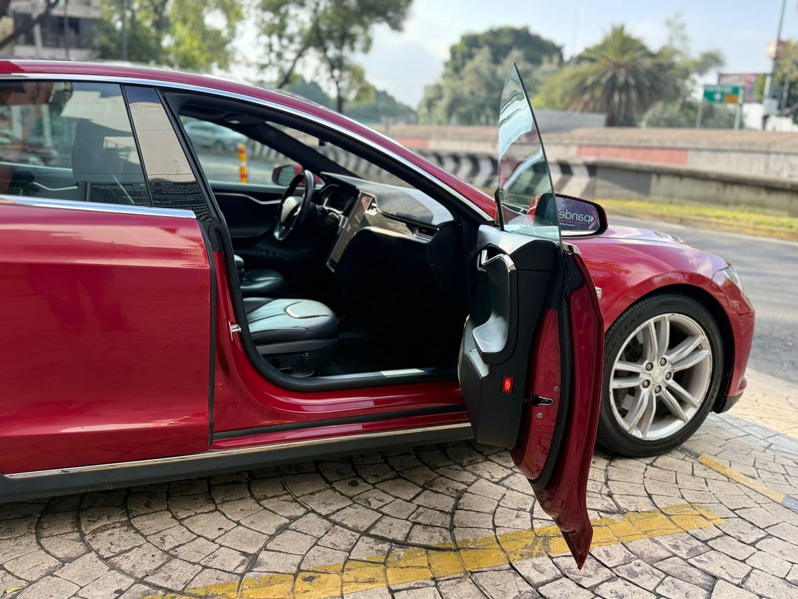 TESLA MODEL S 85D 2015 — foto 23