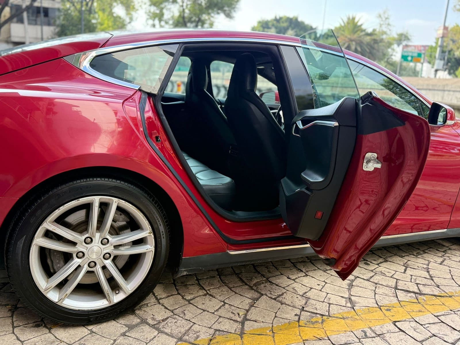 TESLA MODEL S 85D 2015 — foto 28