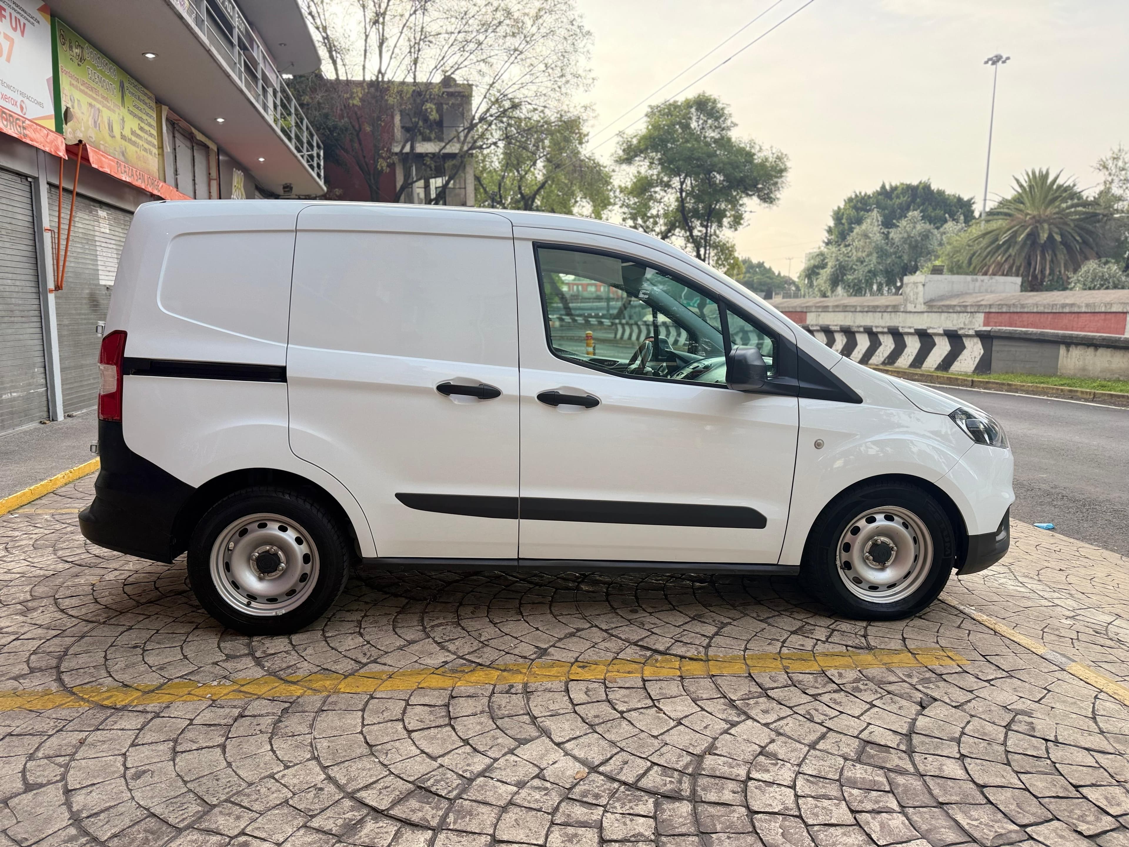 TRANSIT COURIER VAN 2023 — foto 5