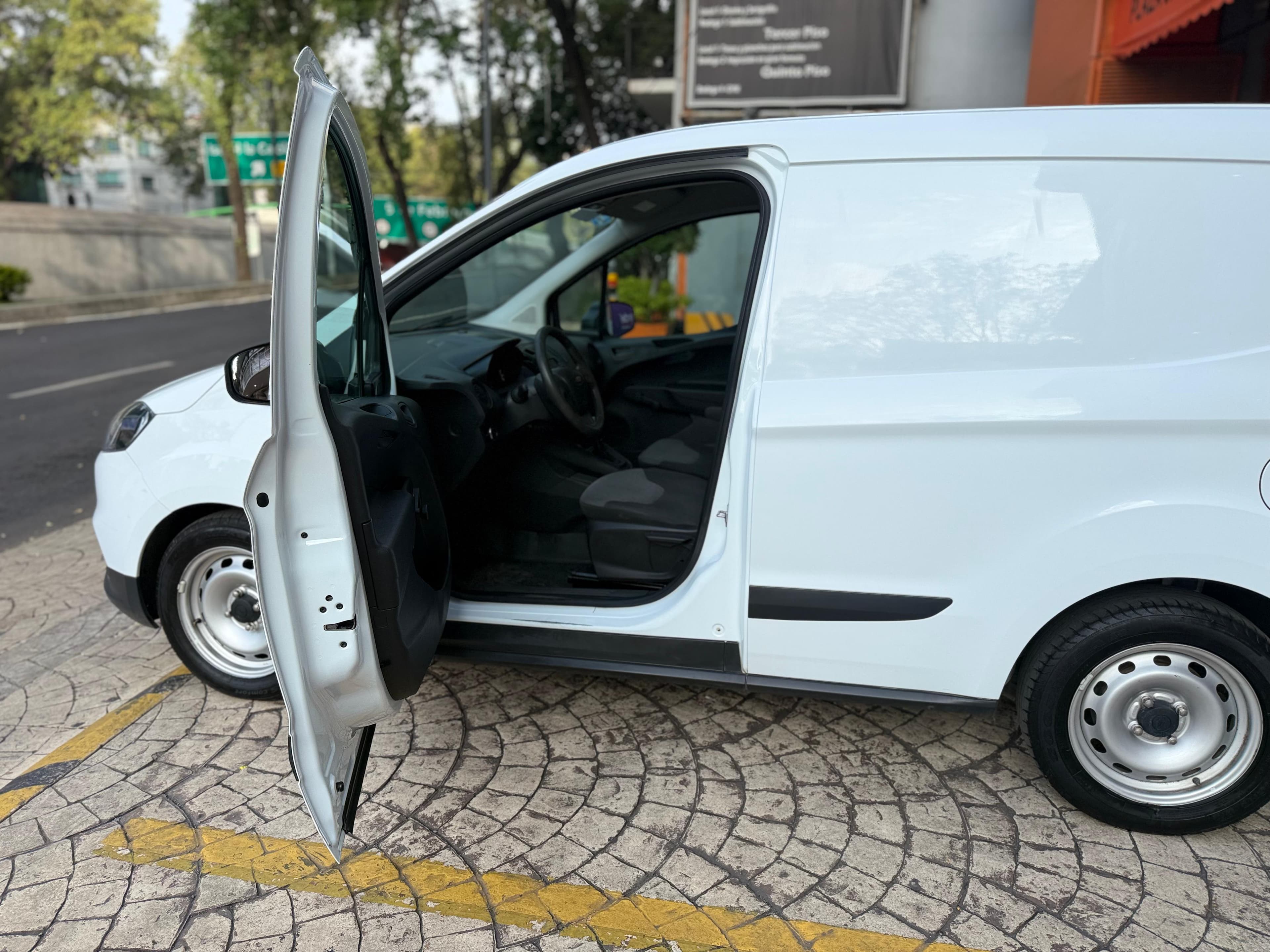 TRANSIT COURIER VAN 2023 — foto 14