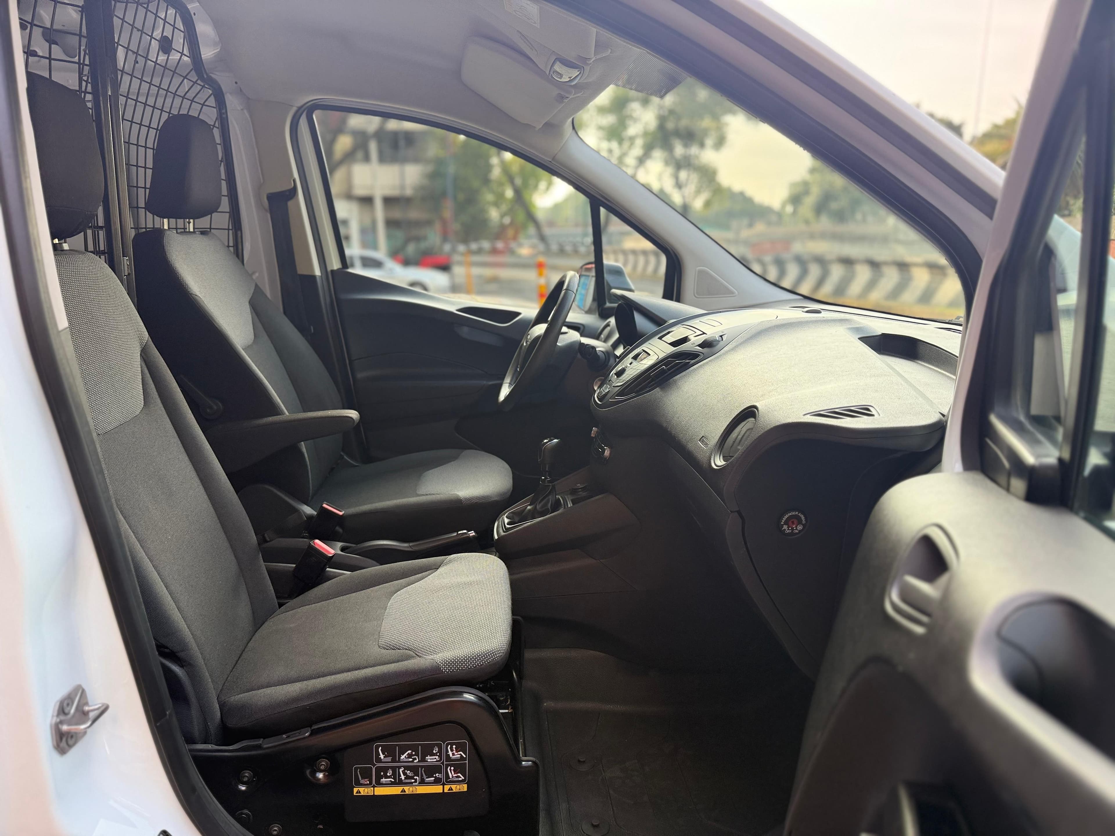 TRANSIT COURIER VAN 2023 — foto 23