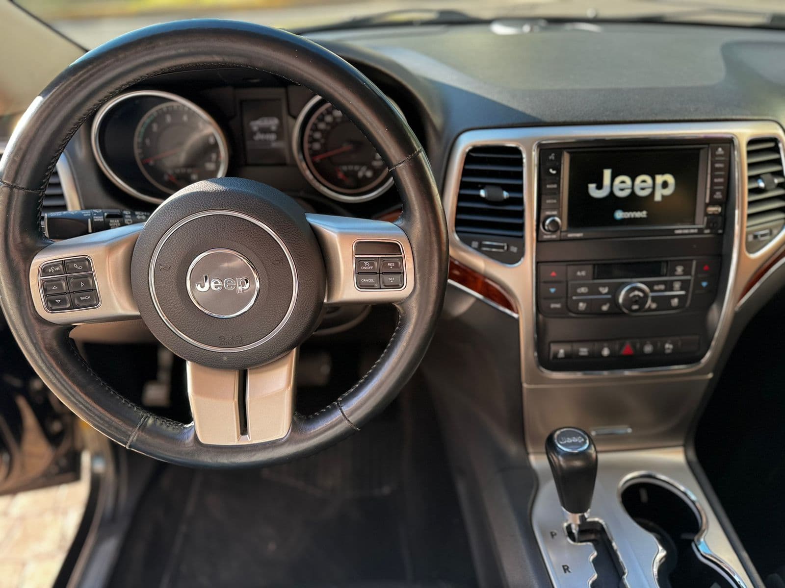 JEEP GRAND CHEROKEE LIMITED LUJO V8 HEMI 2012 — foto 28