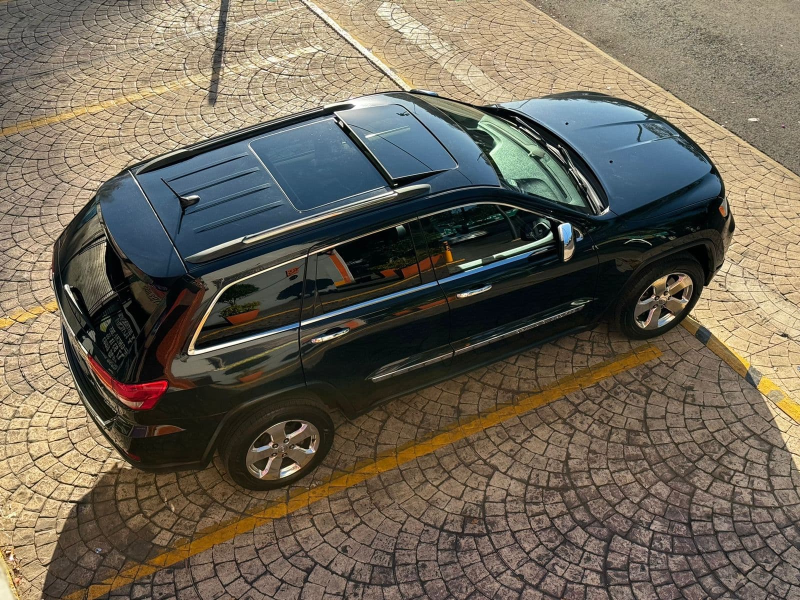 JEEP GRAND CHEROKEE LIMITED LUJO V8 HEMI 2012 — foto 30