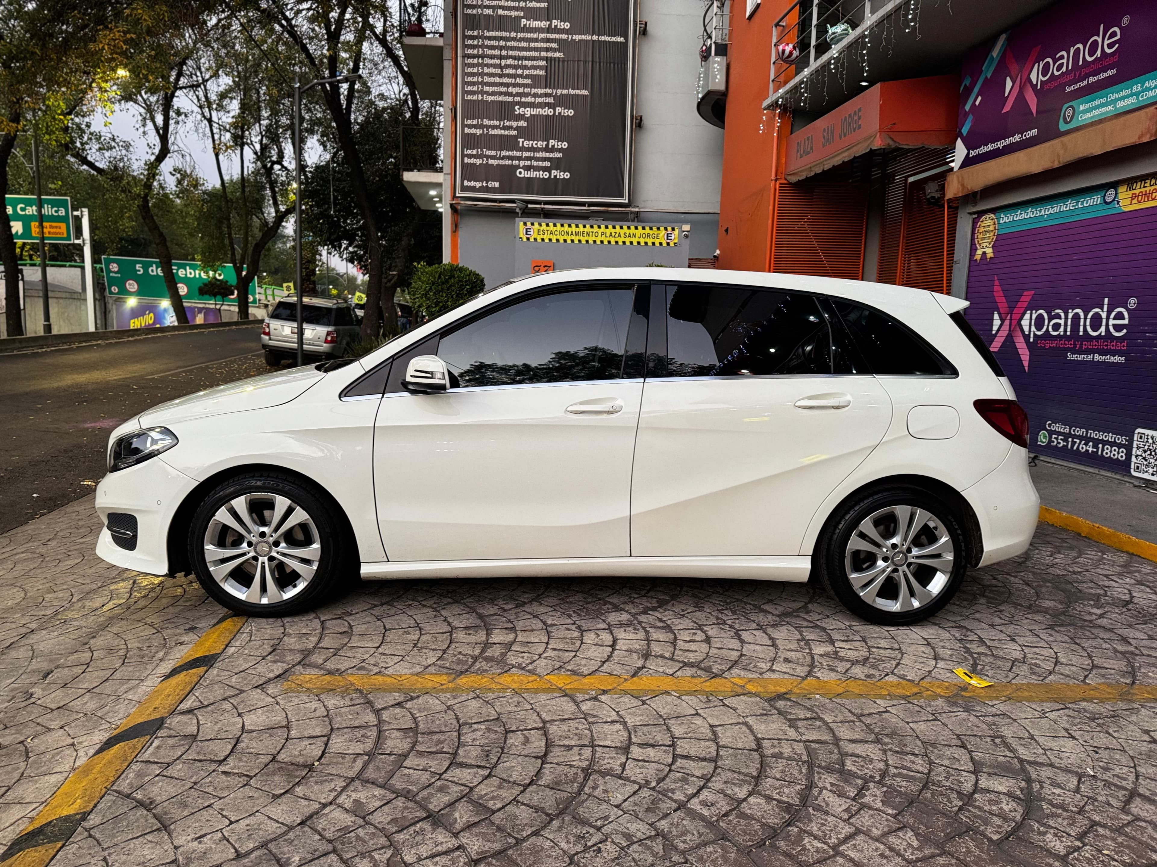 MERCEDES BENZ B 180 CGI 2017 — foto 4