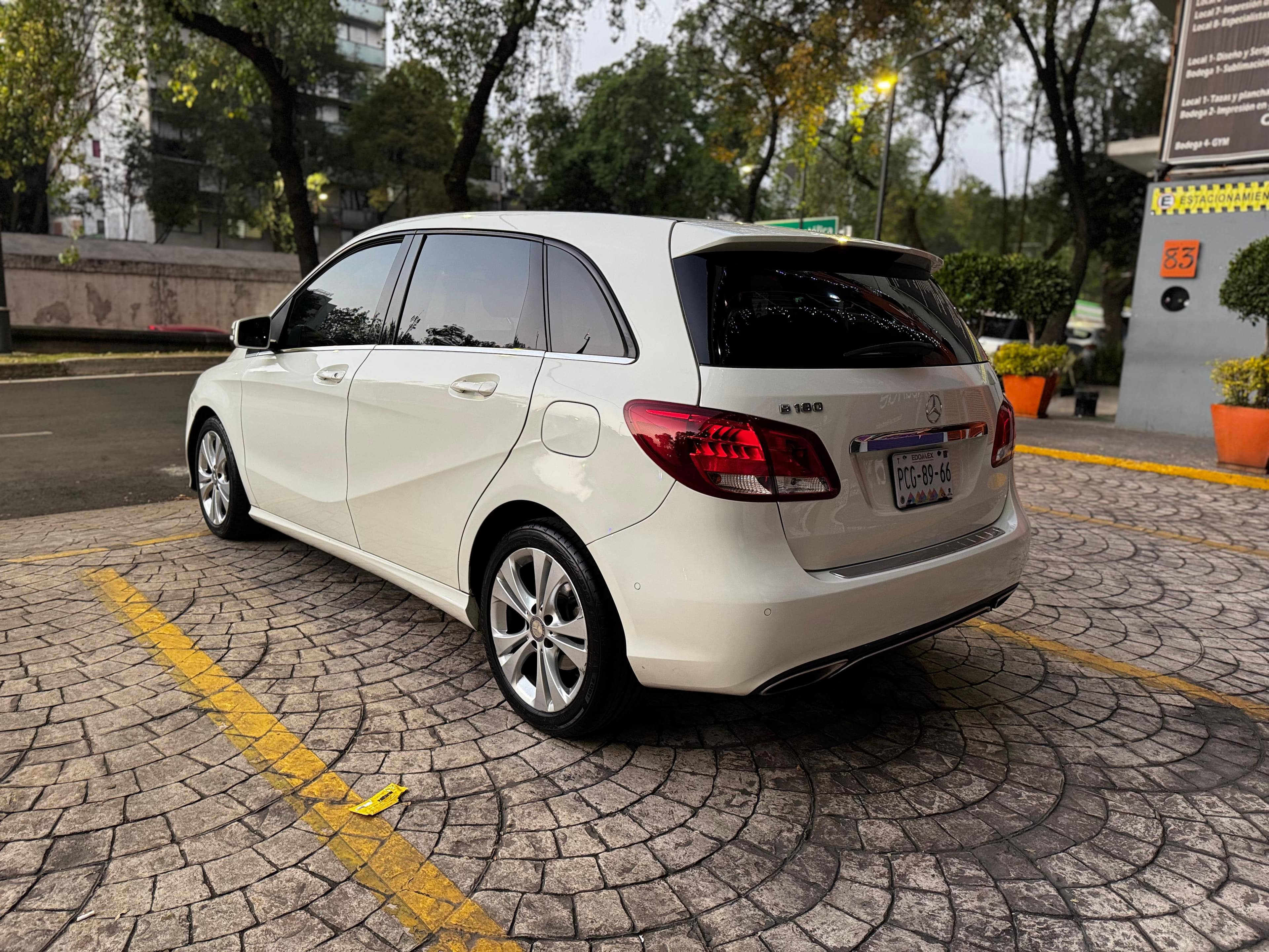 MERCEDES BENZ B 180 CGI 2017 — foto 7