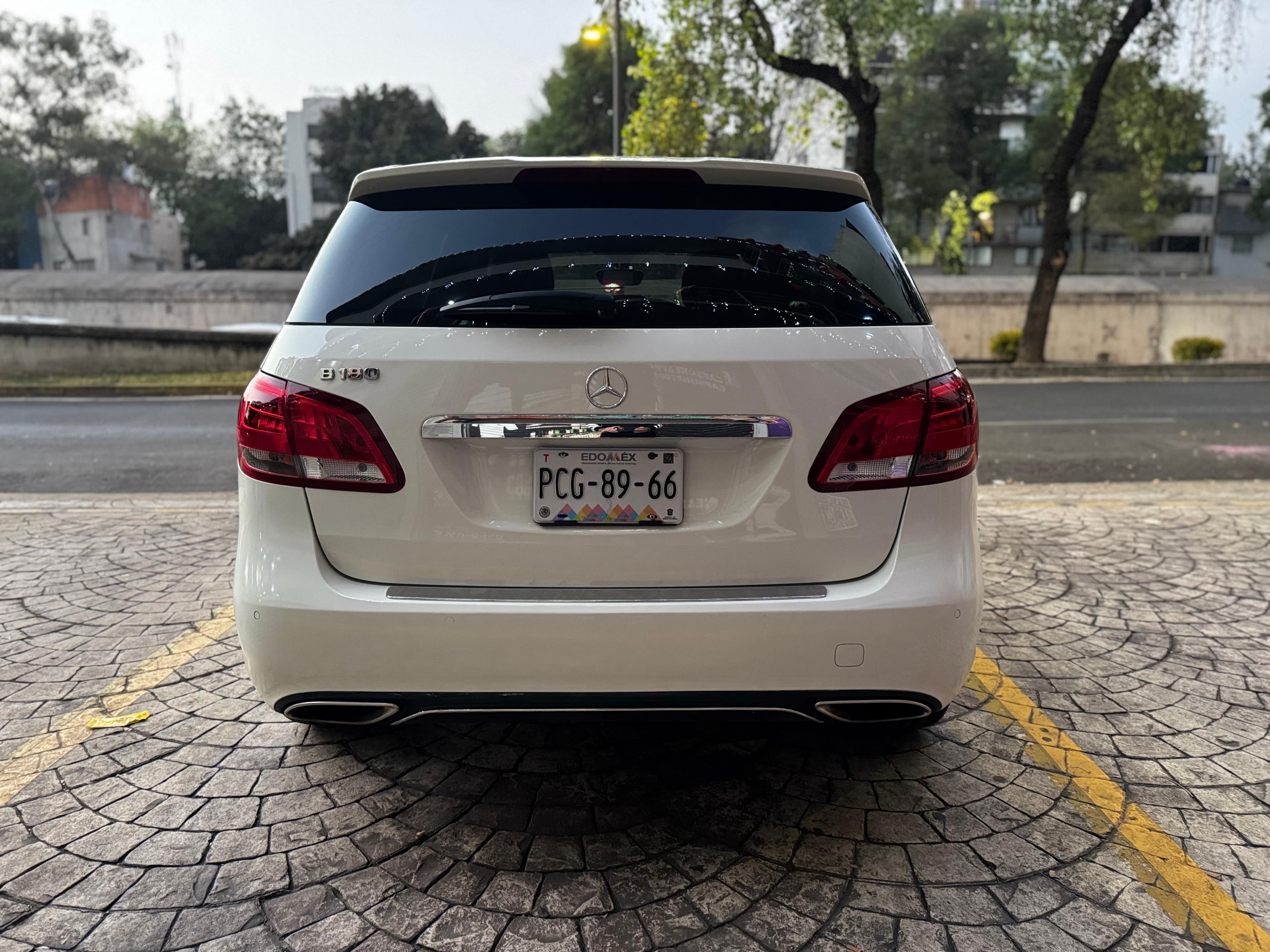 MERCEDES BENZ B 180 CGI 2017 — foto 8