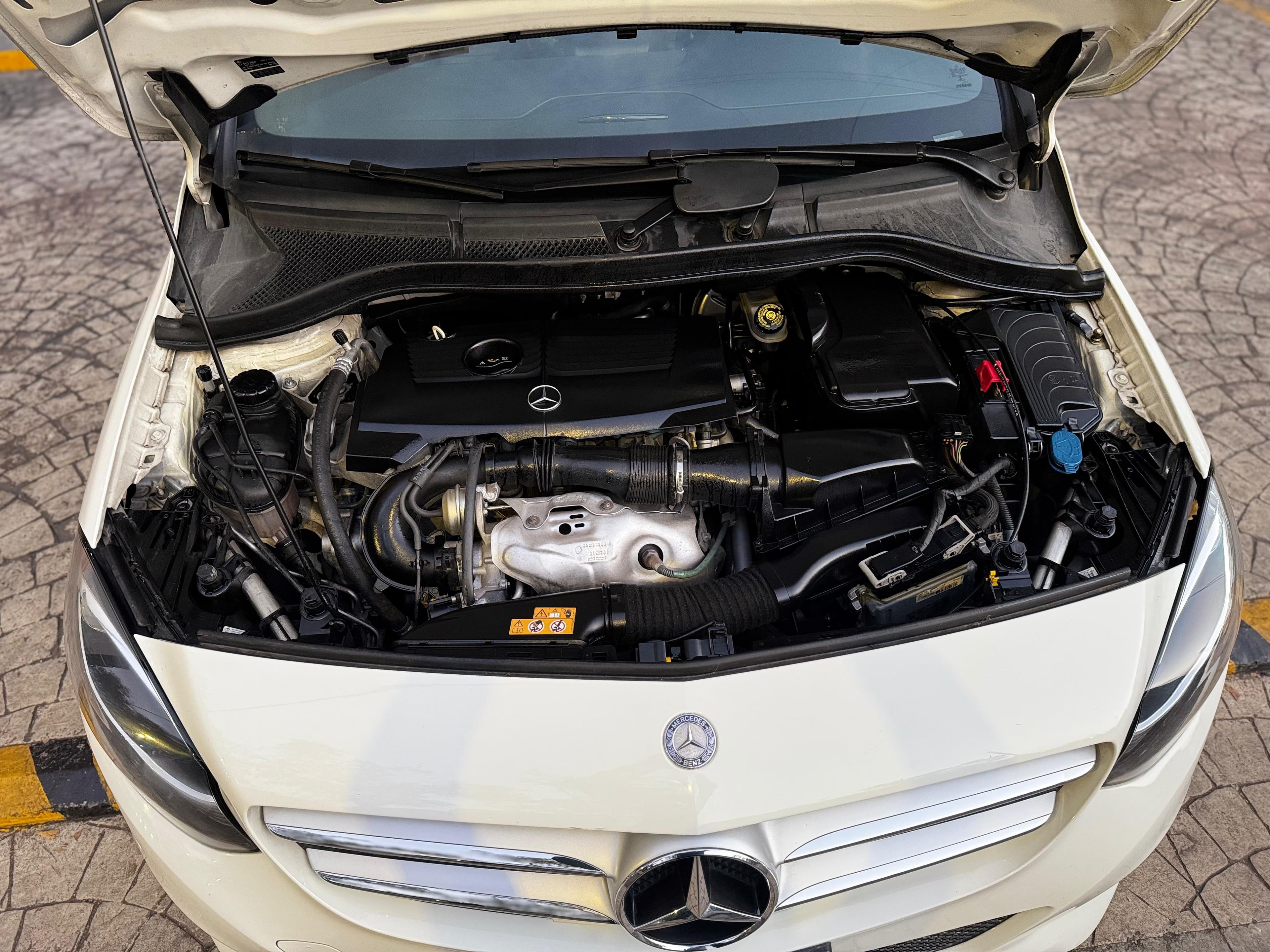 MERCEDES BENZ B 180 CGI 2017 — foto 11