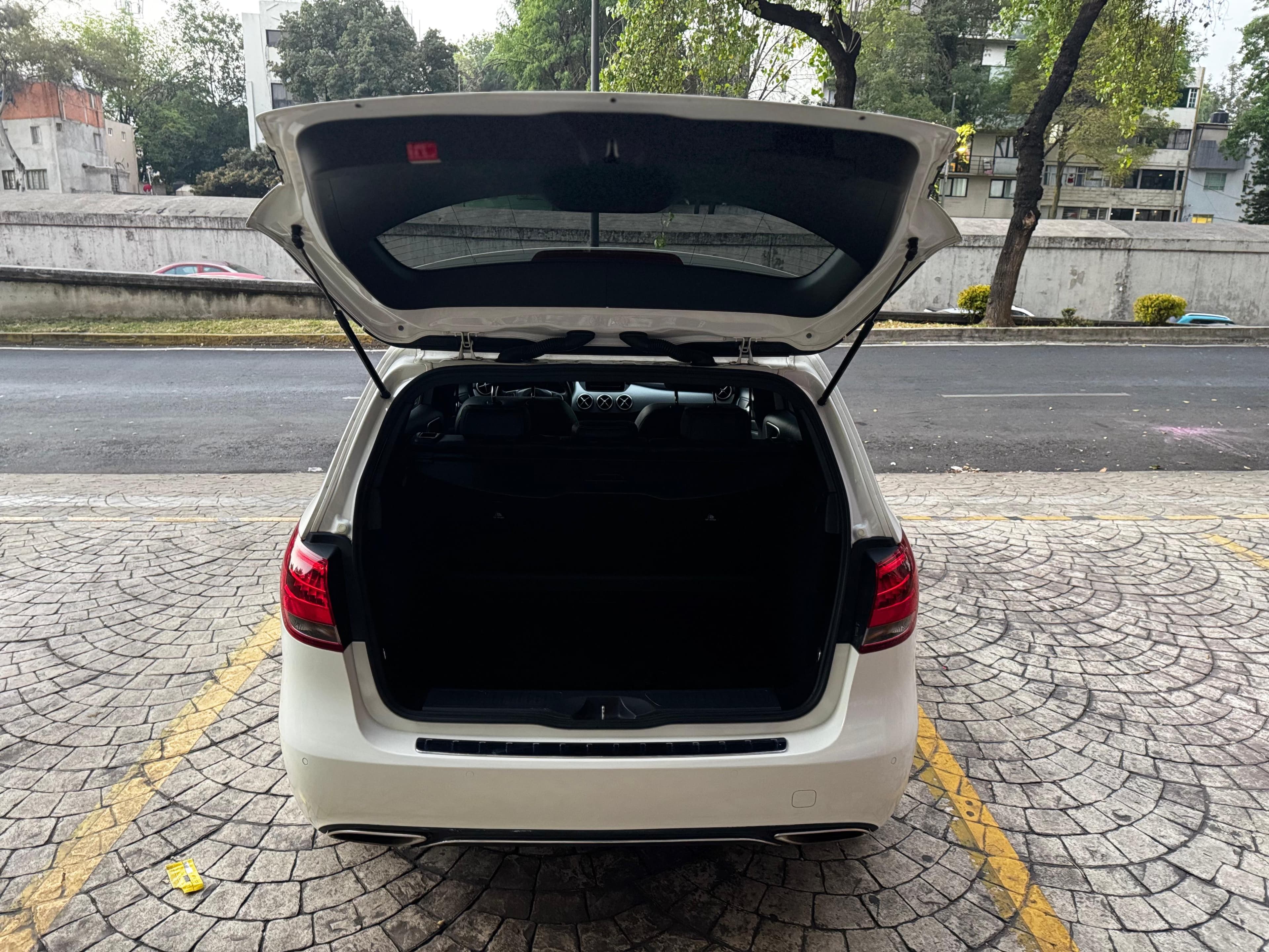 MERCEDES BENZ B 180 CGI 2017 — foto 21