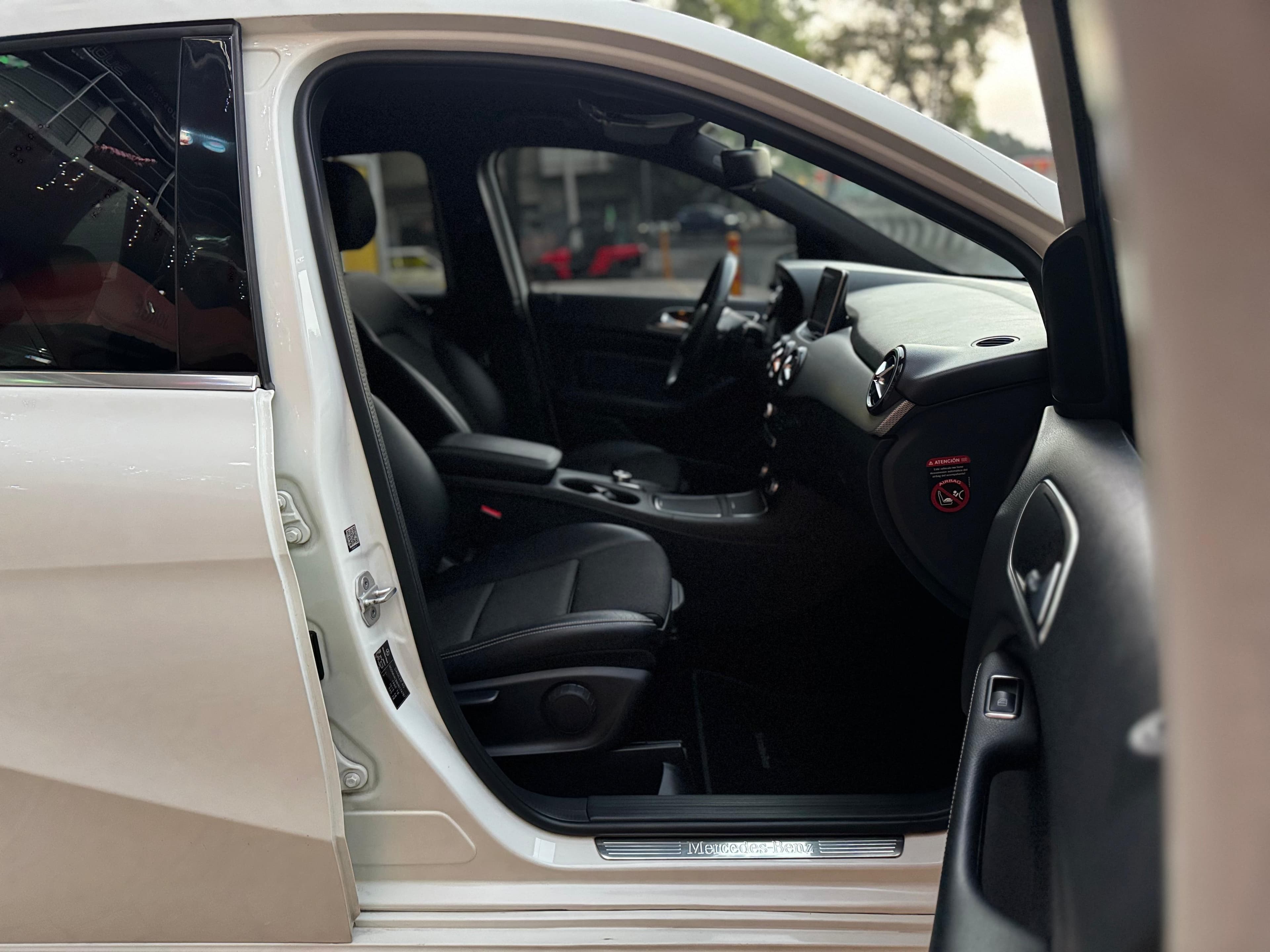 MERCEDES BENZ B 180 CGI 2017 — foto 23