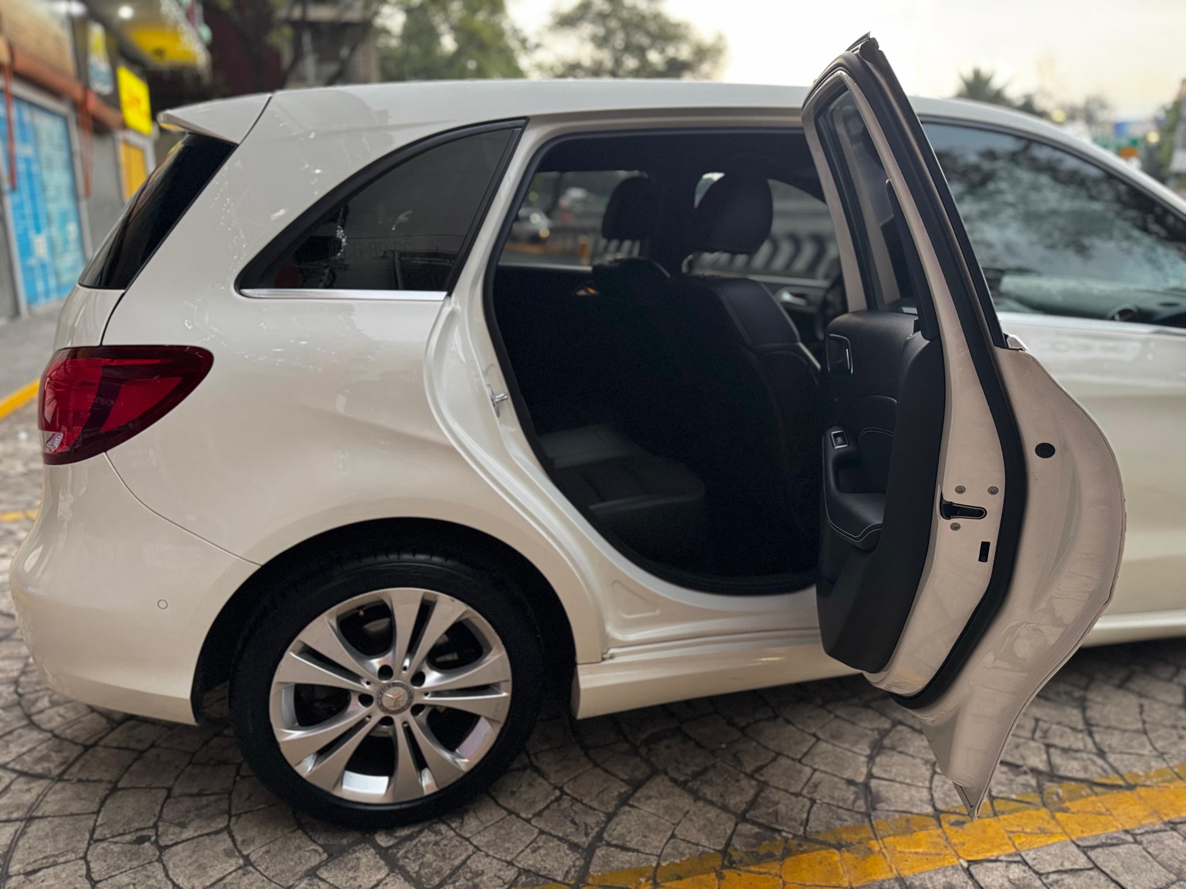 MERCEDES BENZ B 180 CGI 2017 — foto 26