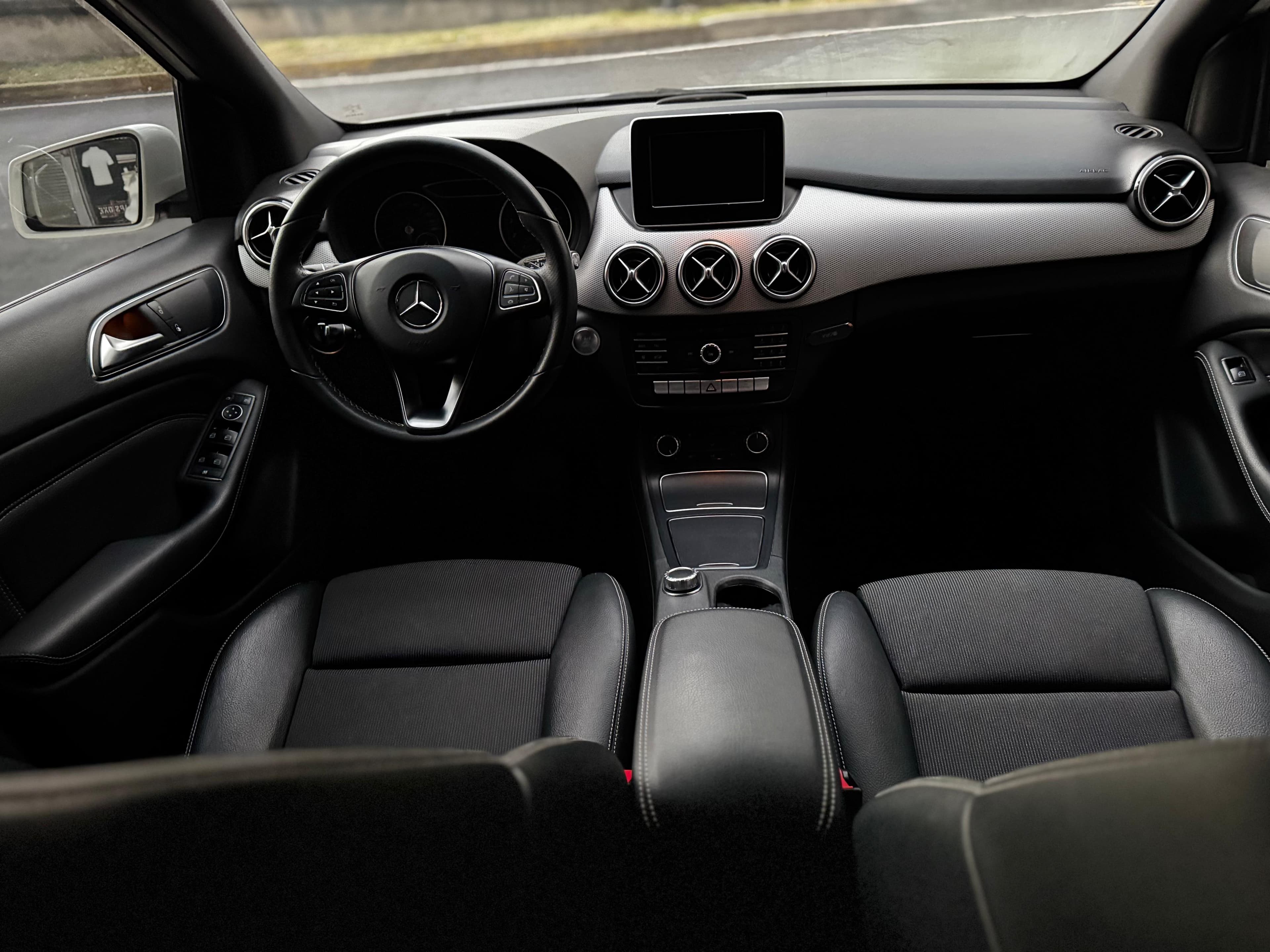 MERCEDES BENZ B 180 CGI 2017 — foto 28