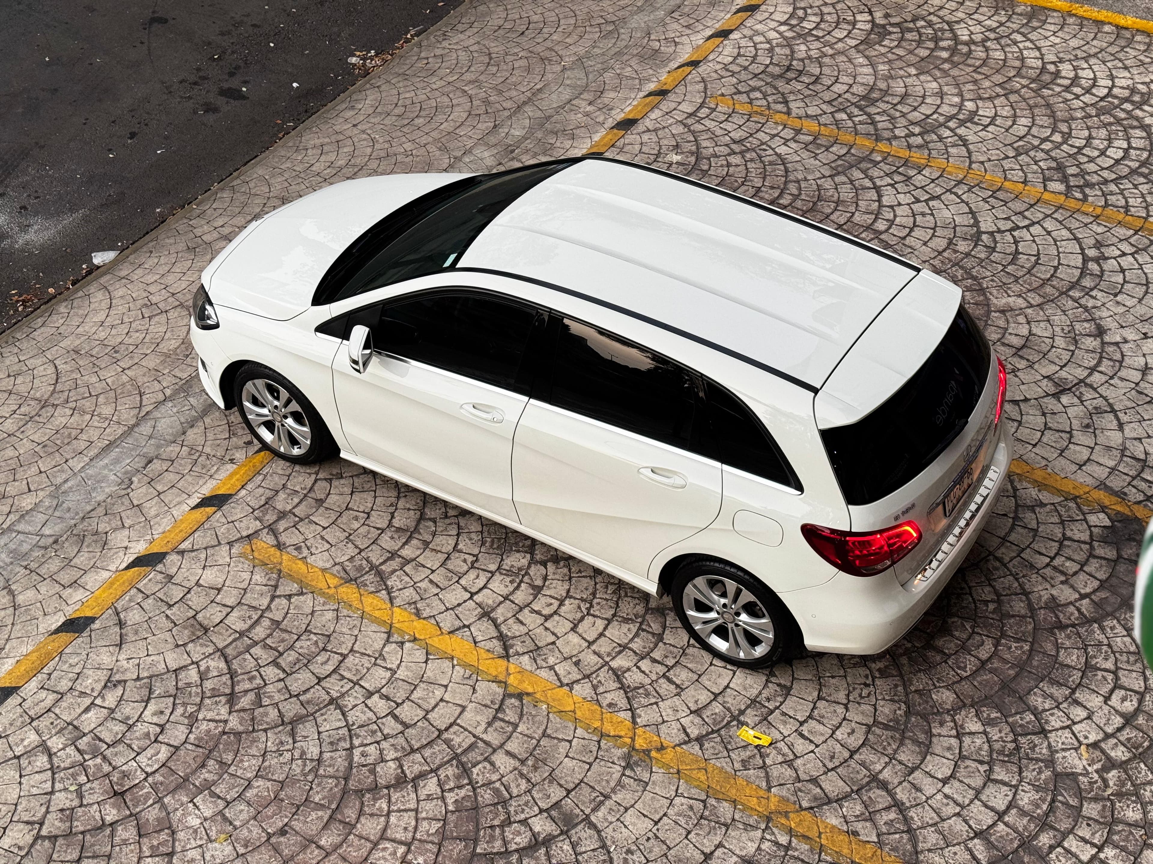 MERCEDES BENZ B 180 CGI 2017 — foto 32