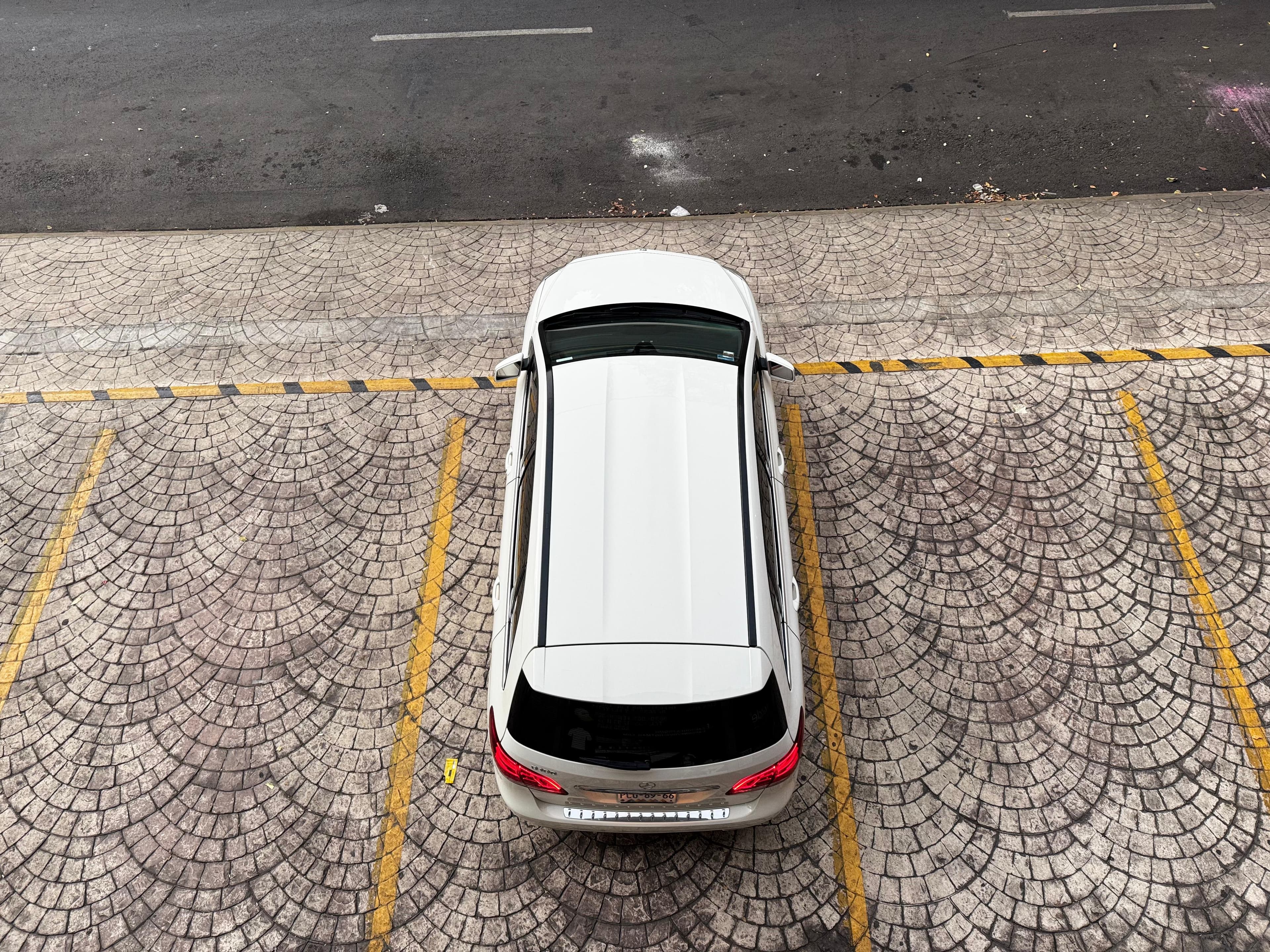MERCEDES BENZ B 180 CGI 2017 — foto 33