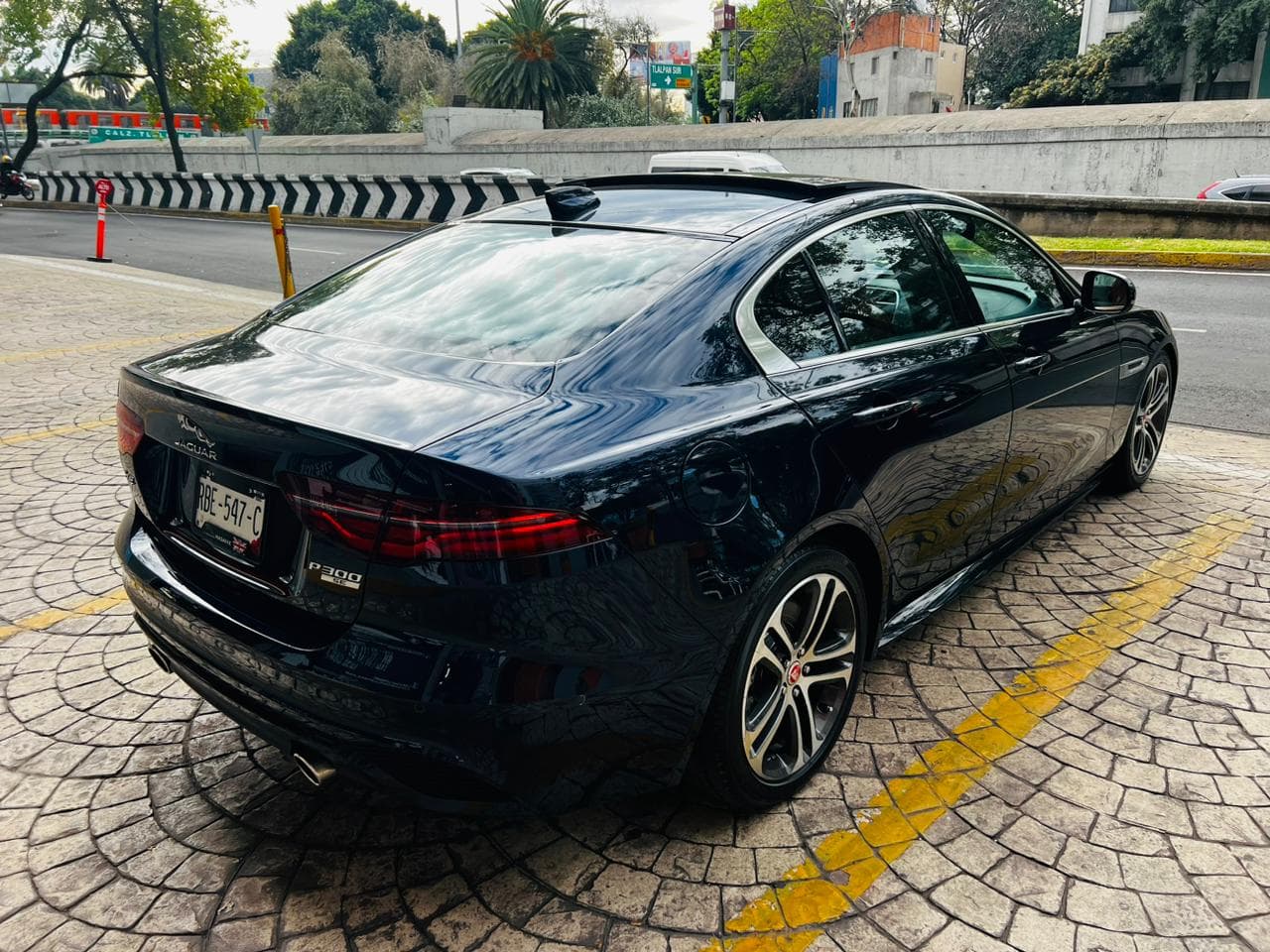 JAGUAR XE R DYNAMIC SE 300PS 2020 — foto 6