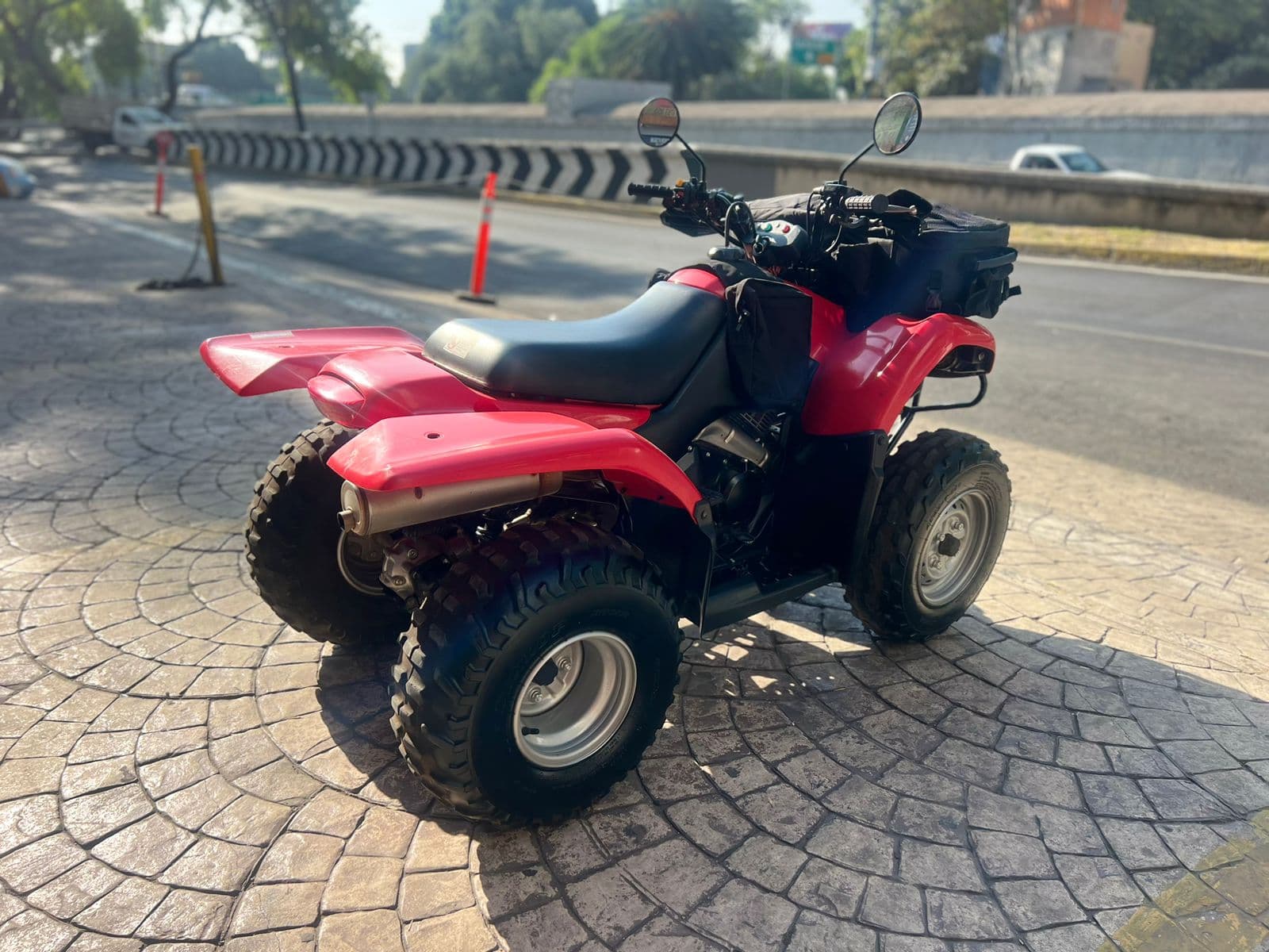 CUATRIMOTO SUZUKI TODO TERRENO LT-F250 2011 — foto 6