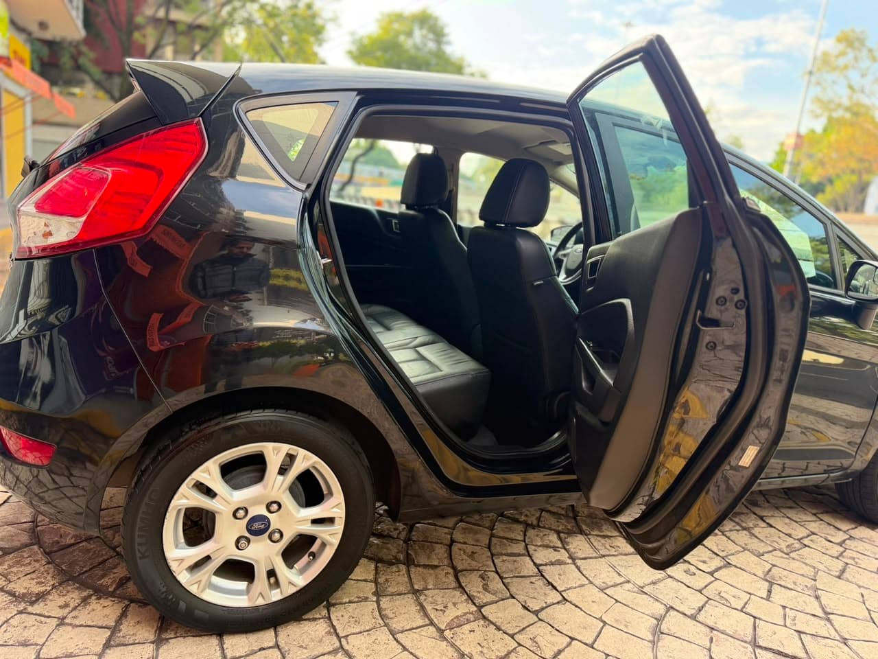 FORD FIESTA SE HB 2015 — foto 27