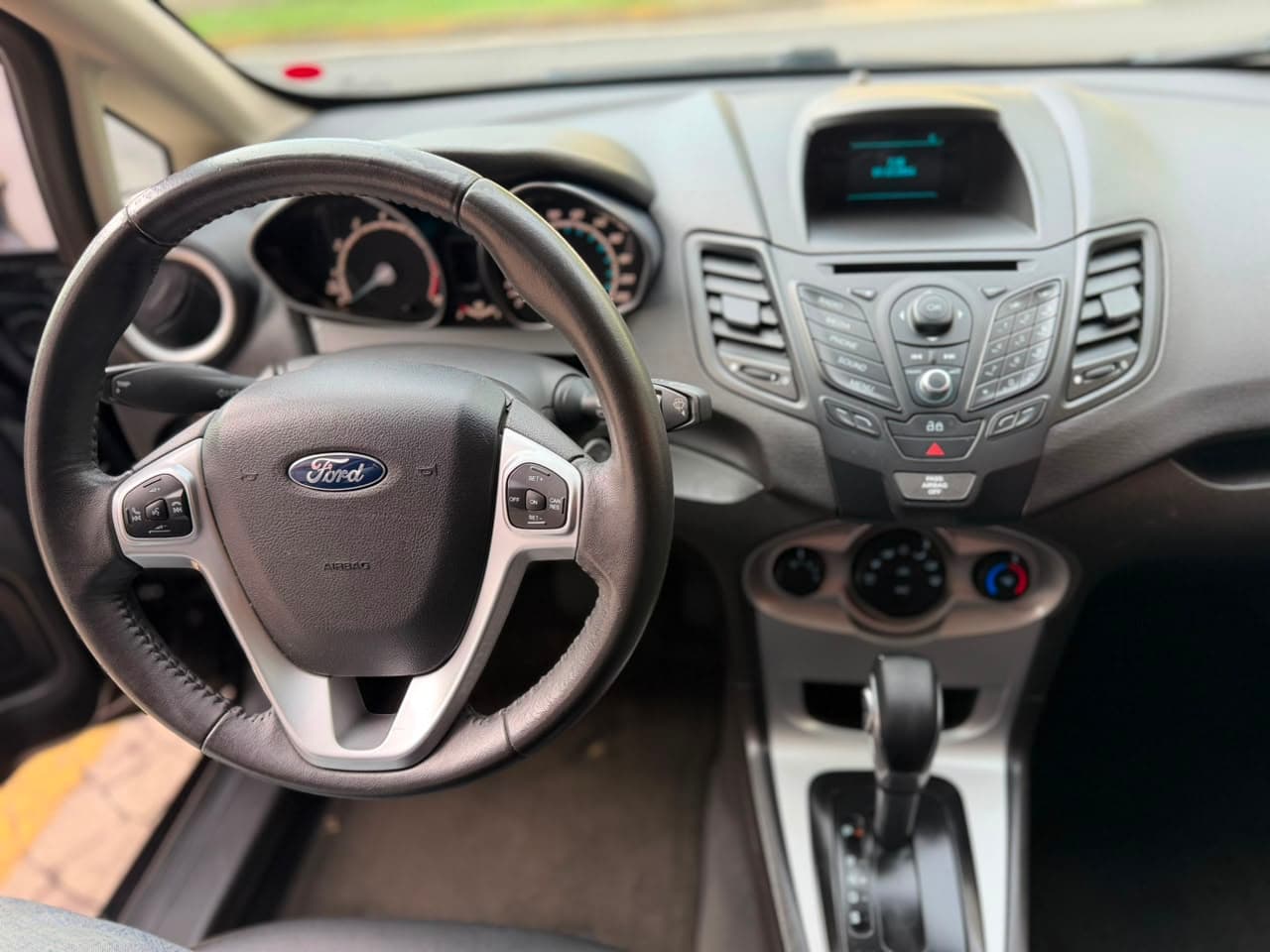 FORD FIESTA SE HB 2015 — foto 30