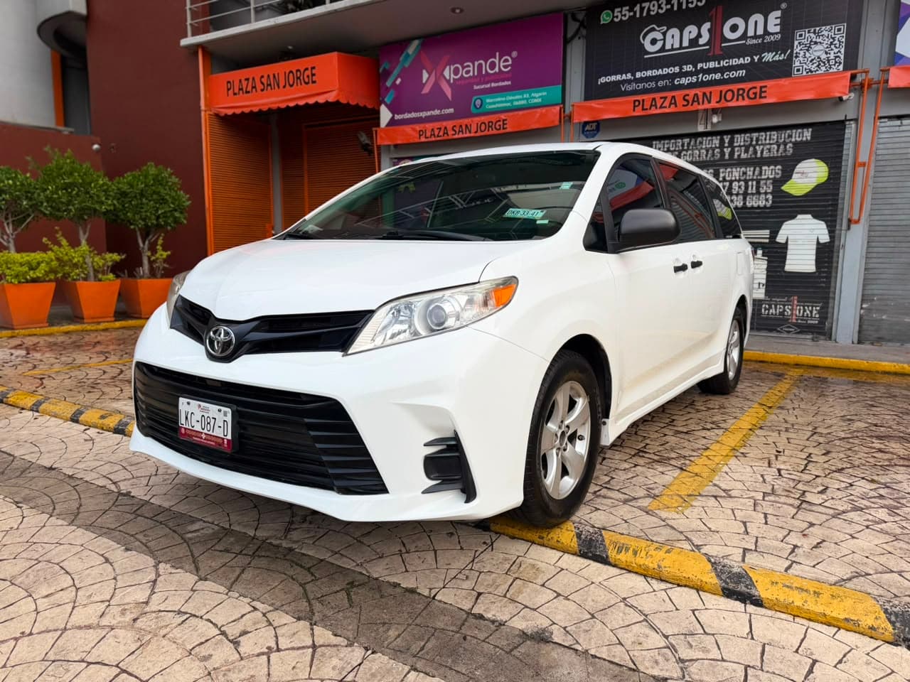TOYOTA SIENNA CE 2020