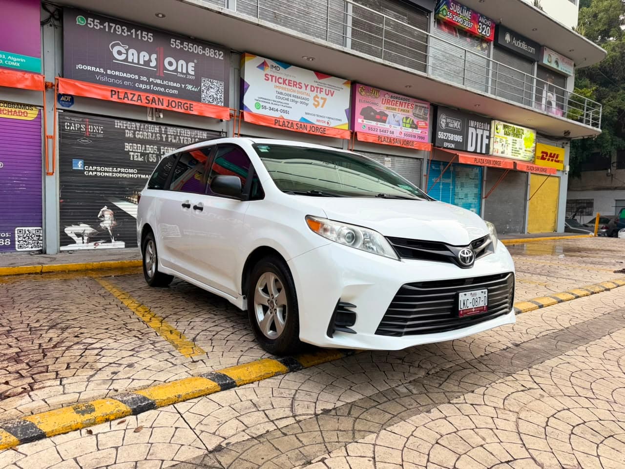 TOYOTA SIENNA CE 2020 — foto 2