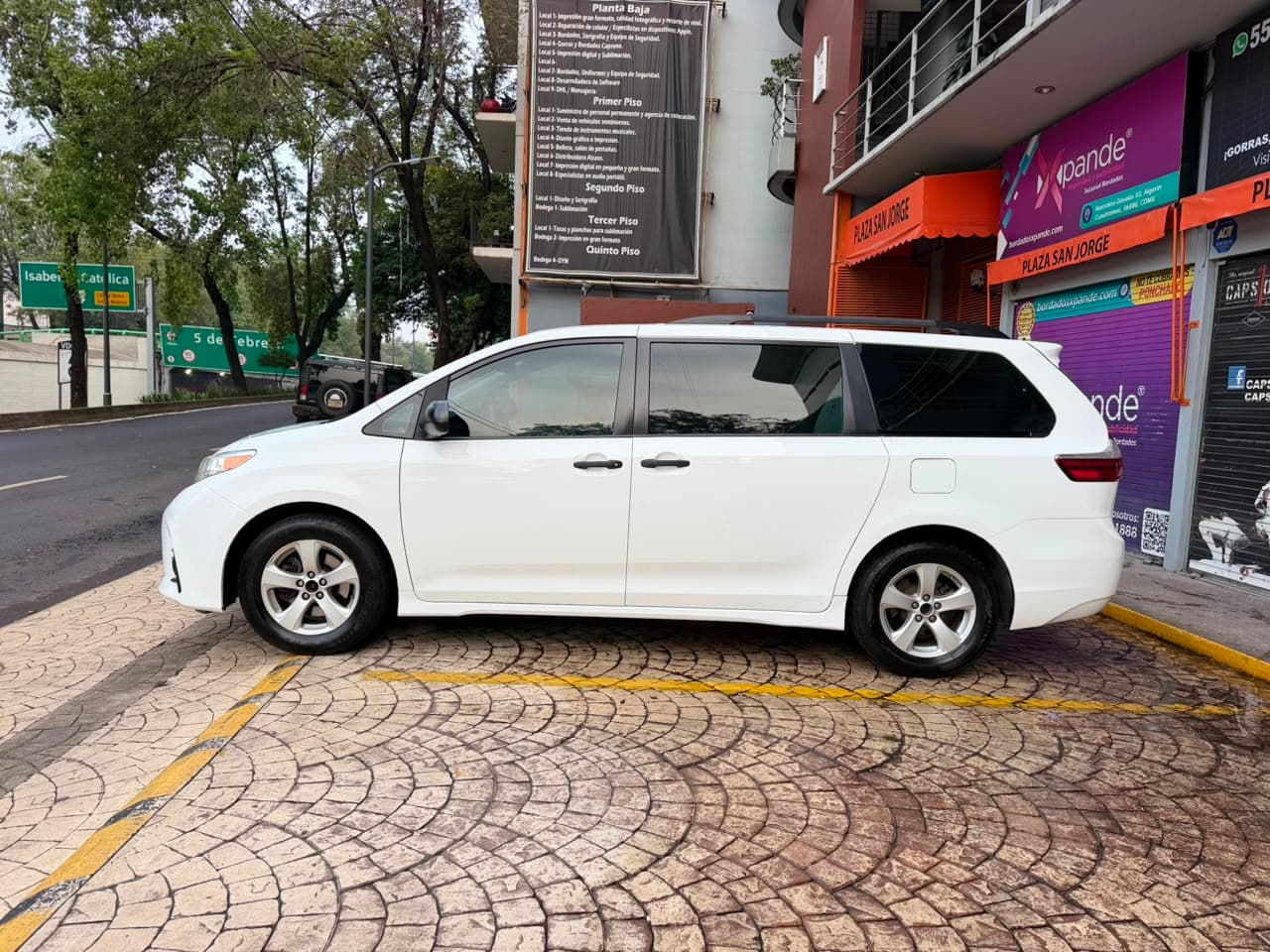 TOYOTA SIENNA CE 2020 — foto 4