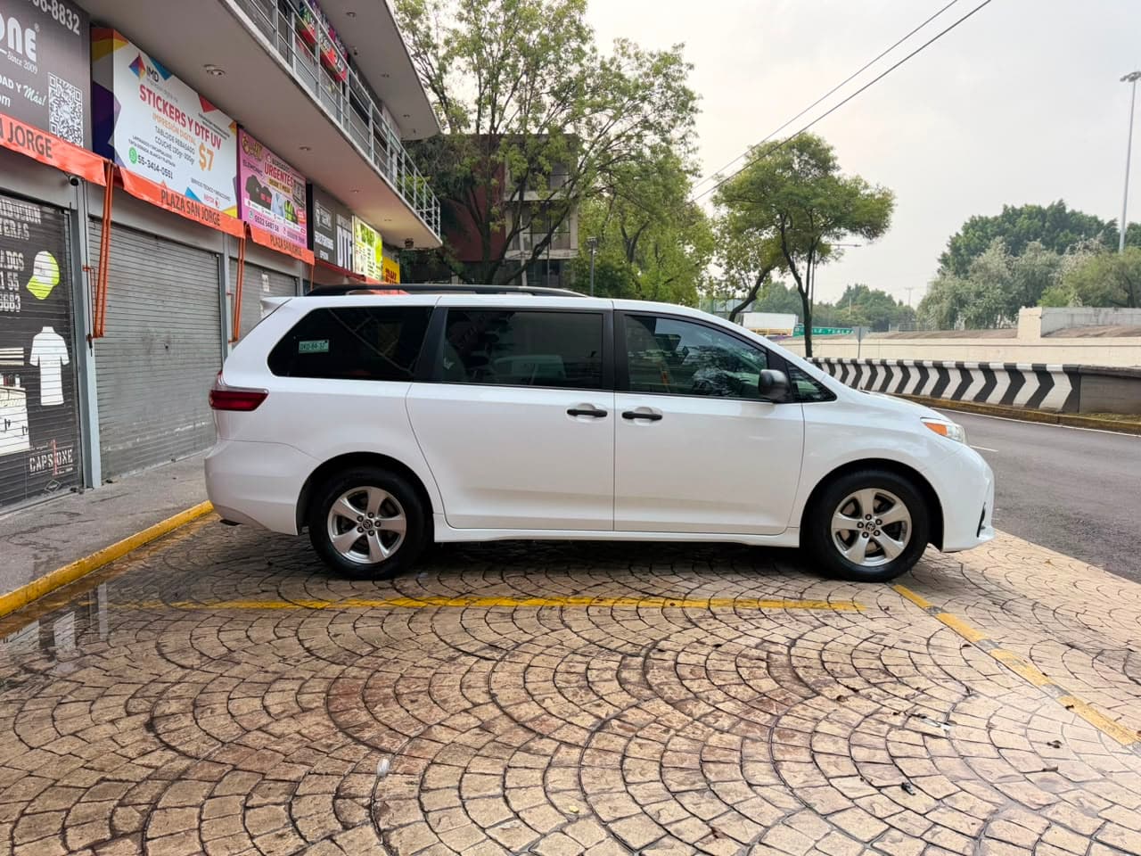 TOYOTA SIENNA CE 2020 — foto 5